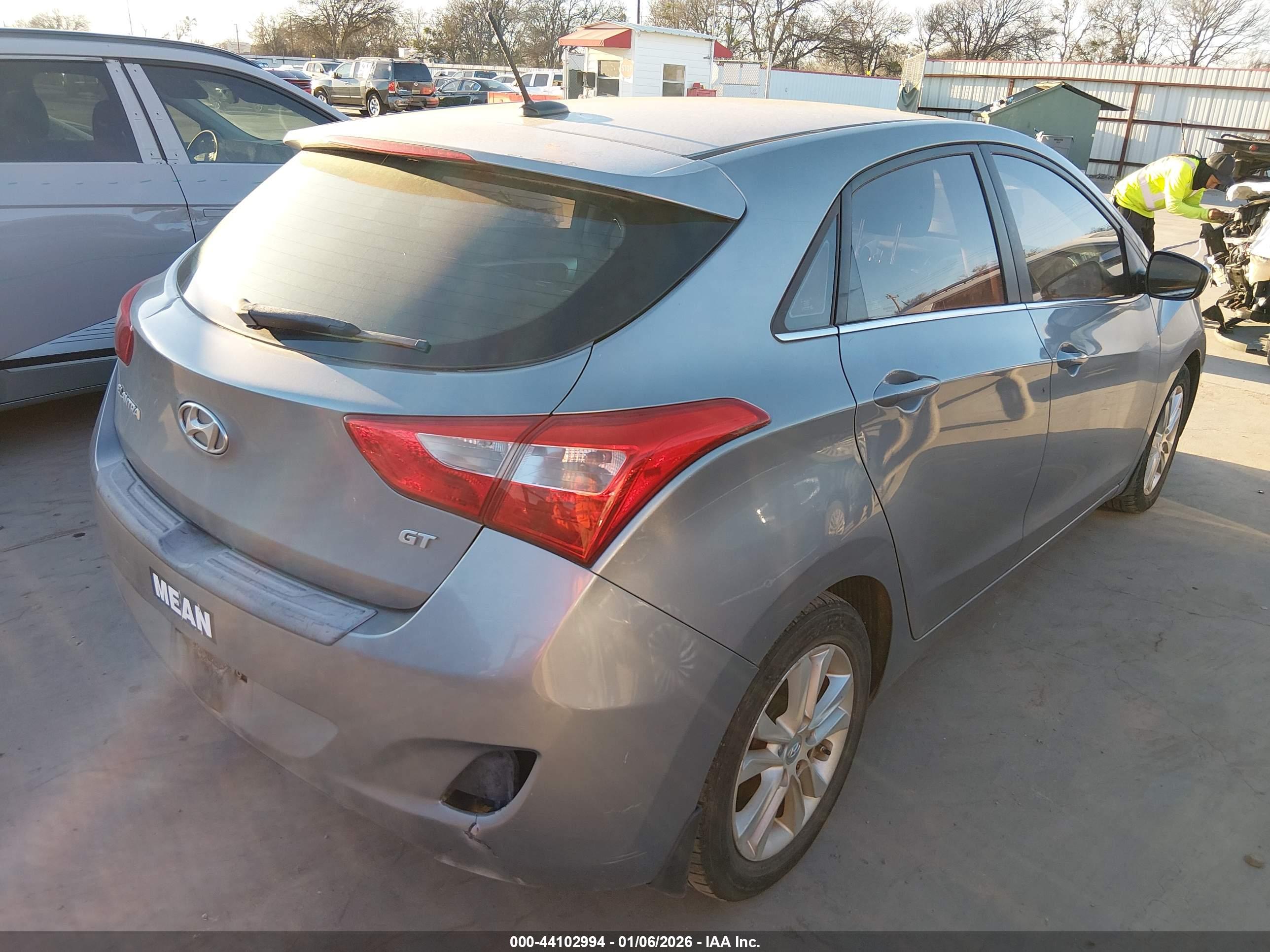 HYUNDAI ELANTRA image 4