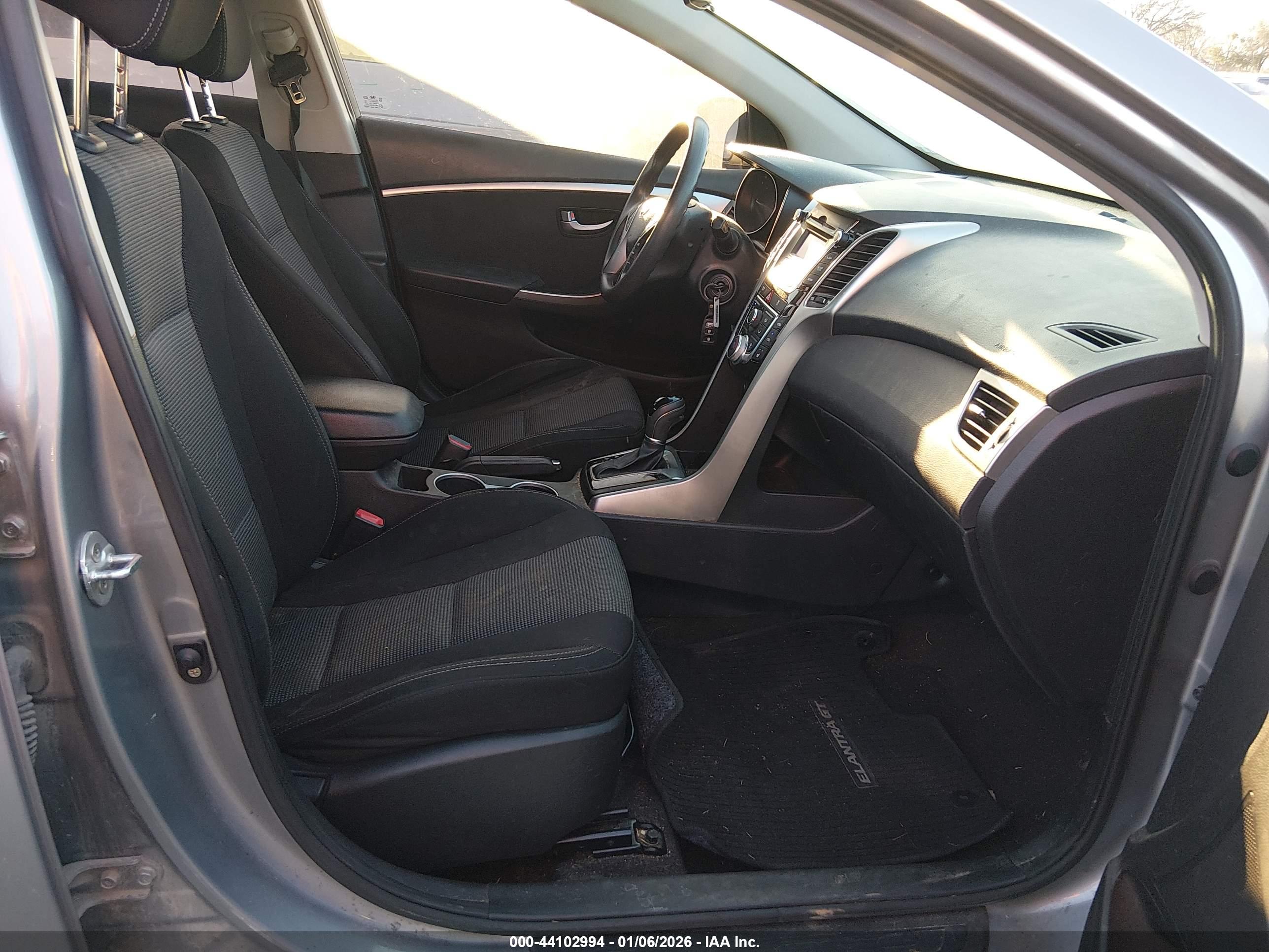 HYUNDAI ELANTRA image 5