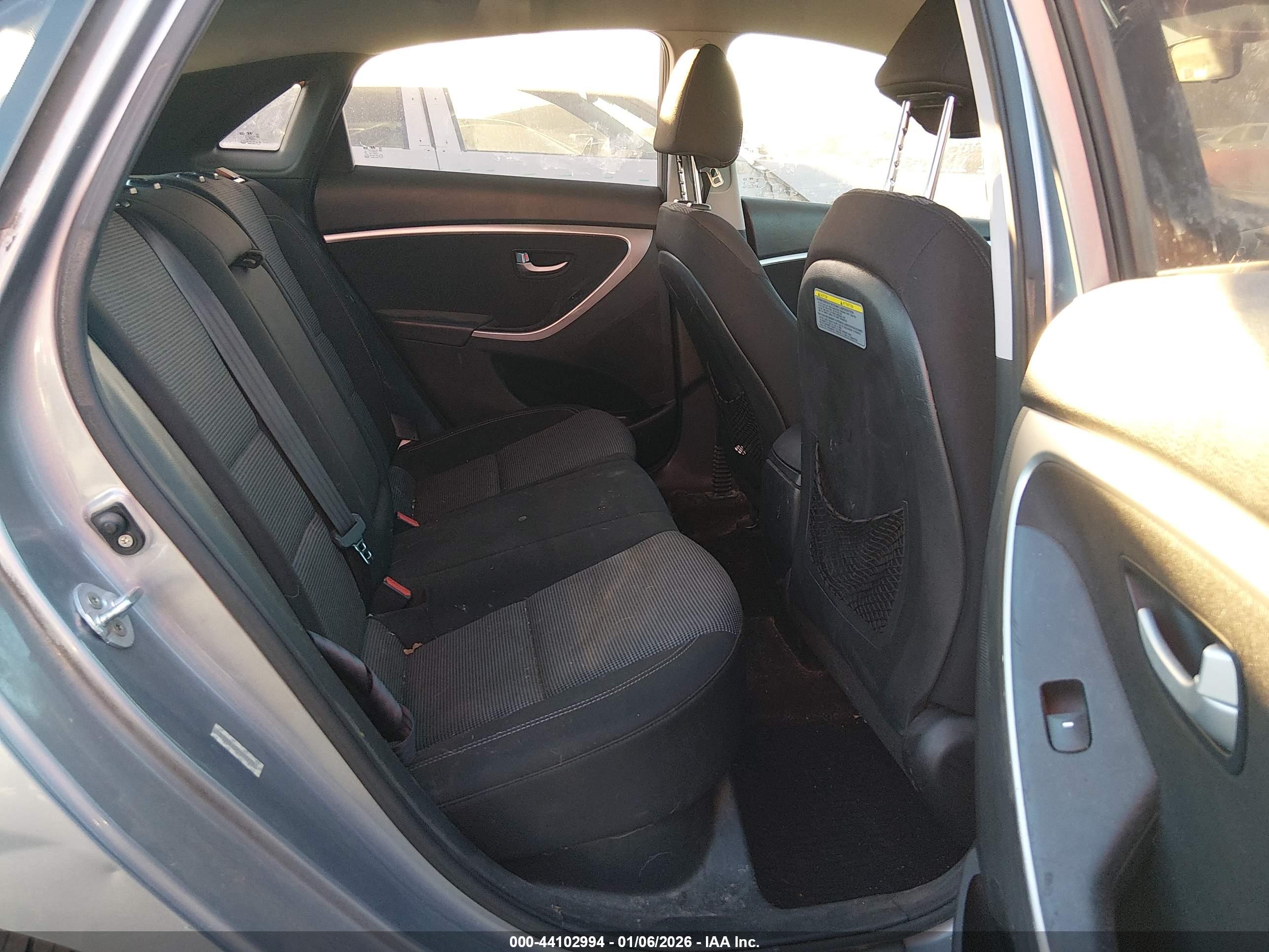 HYUNDAI ELANTRA image 8