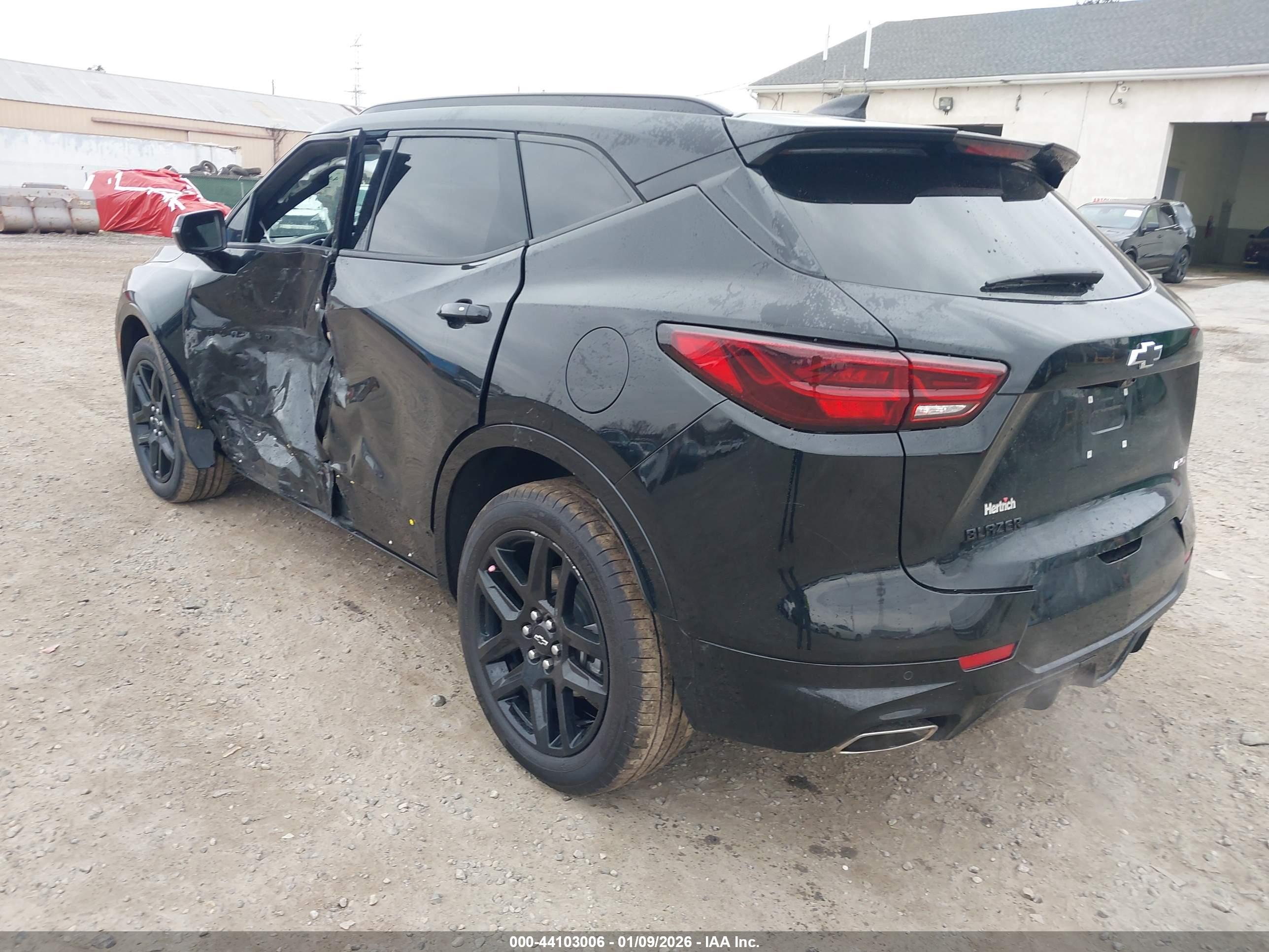 CHEVROLET BLAZER image 3