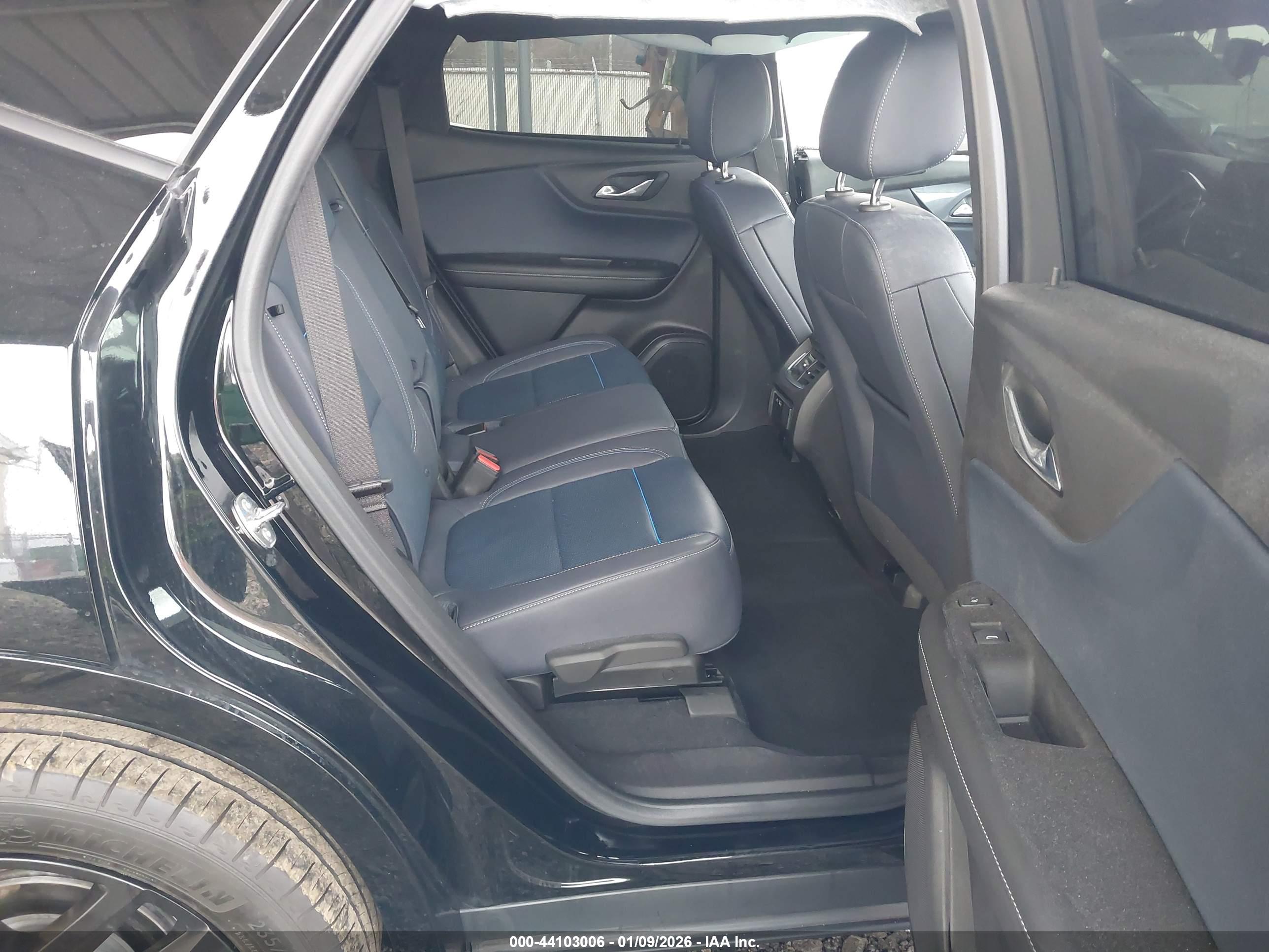 CHEVROLET BLAZER image 8