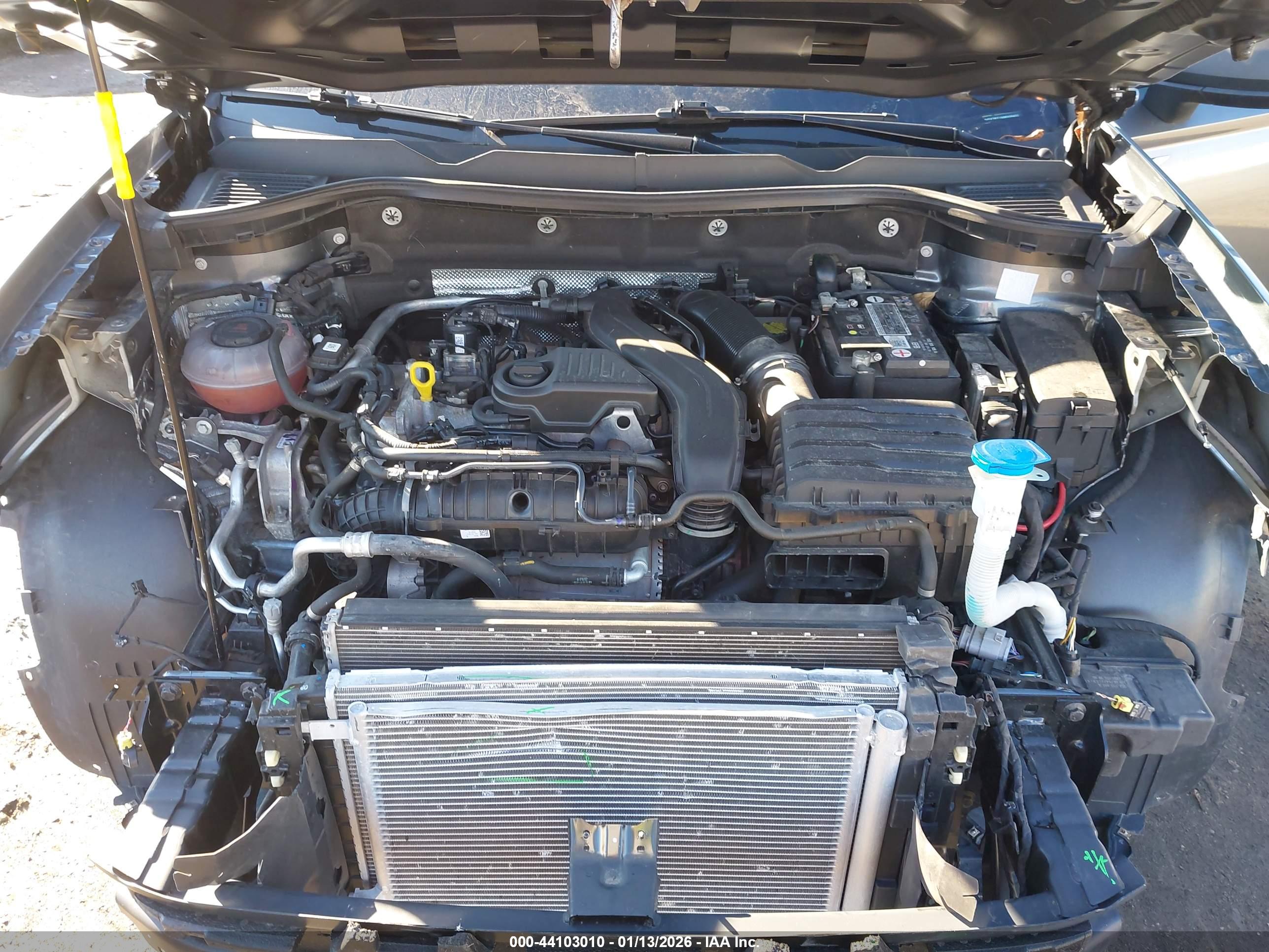 VOLKSWAGEN TAOS image 10