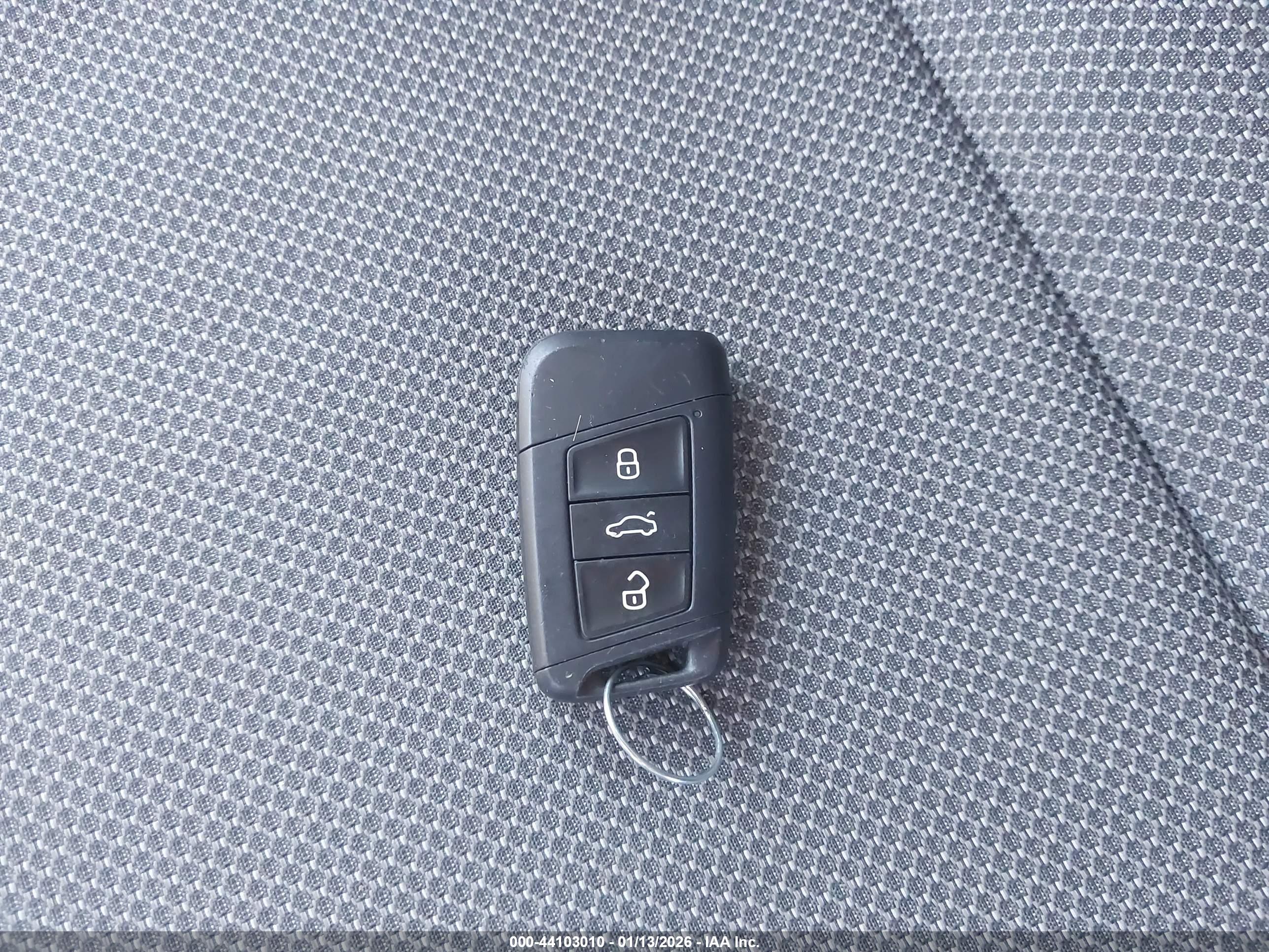 VOLKSWAGEN TAOS image 11