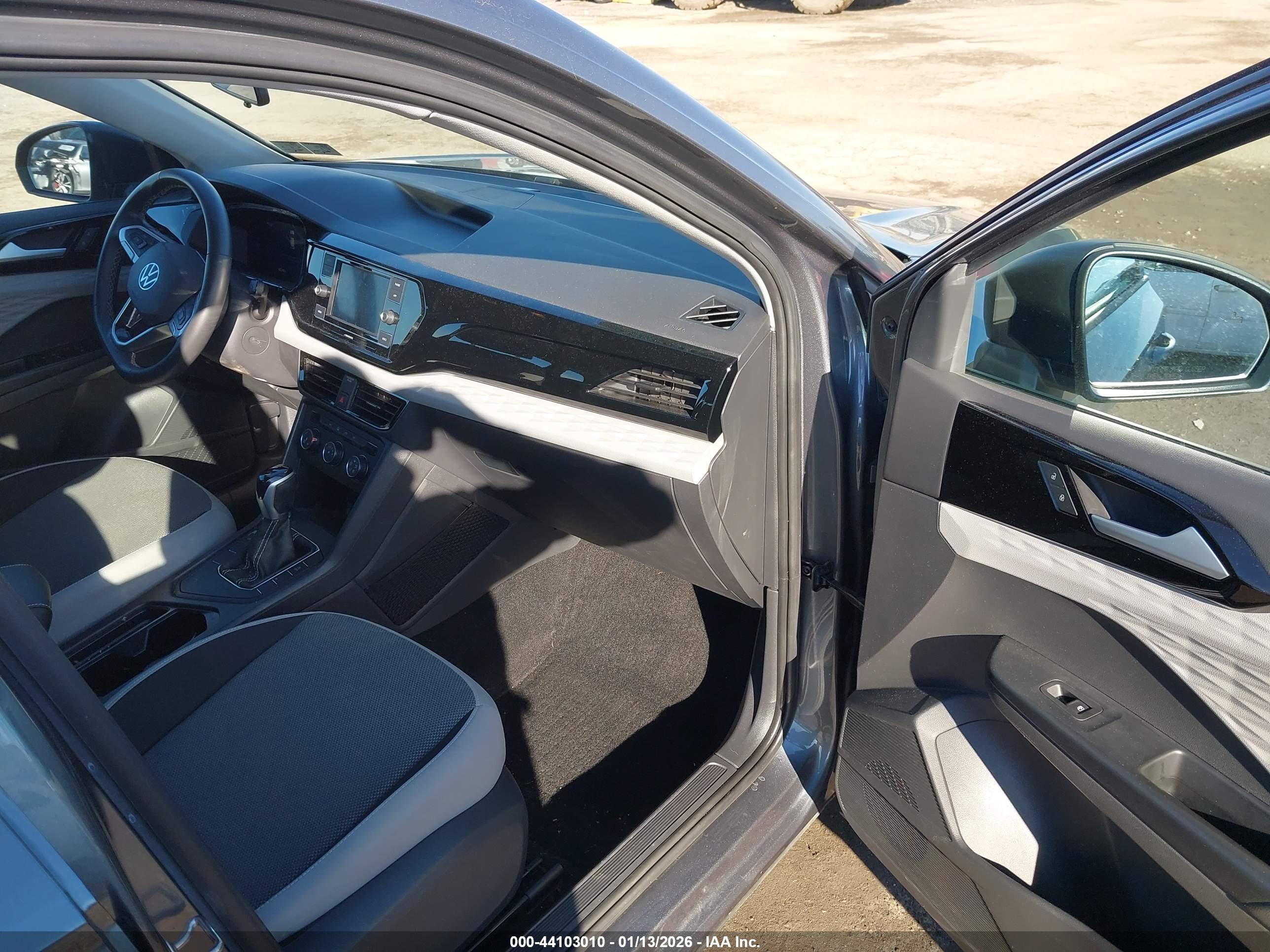 VOLKSWAGEN TAOS image 5