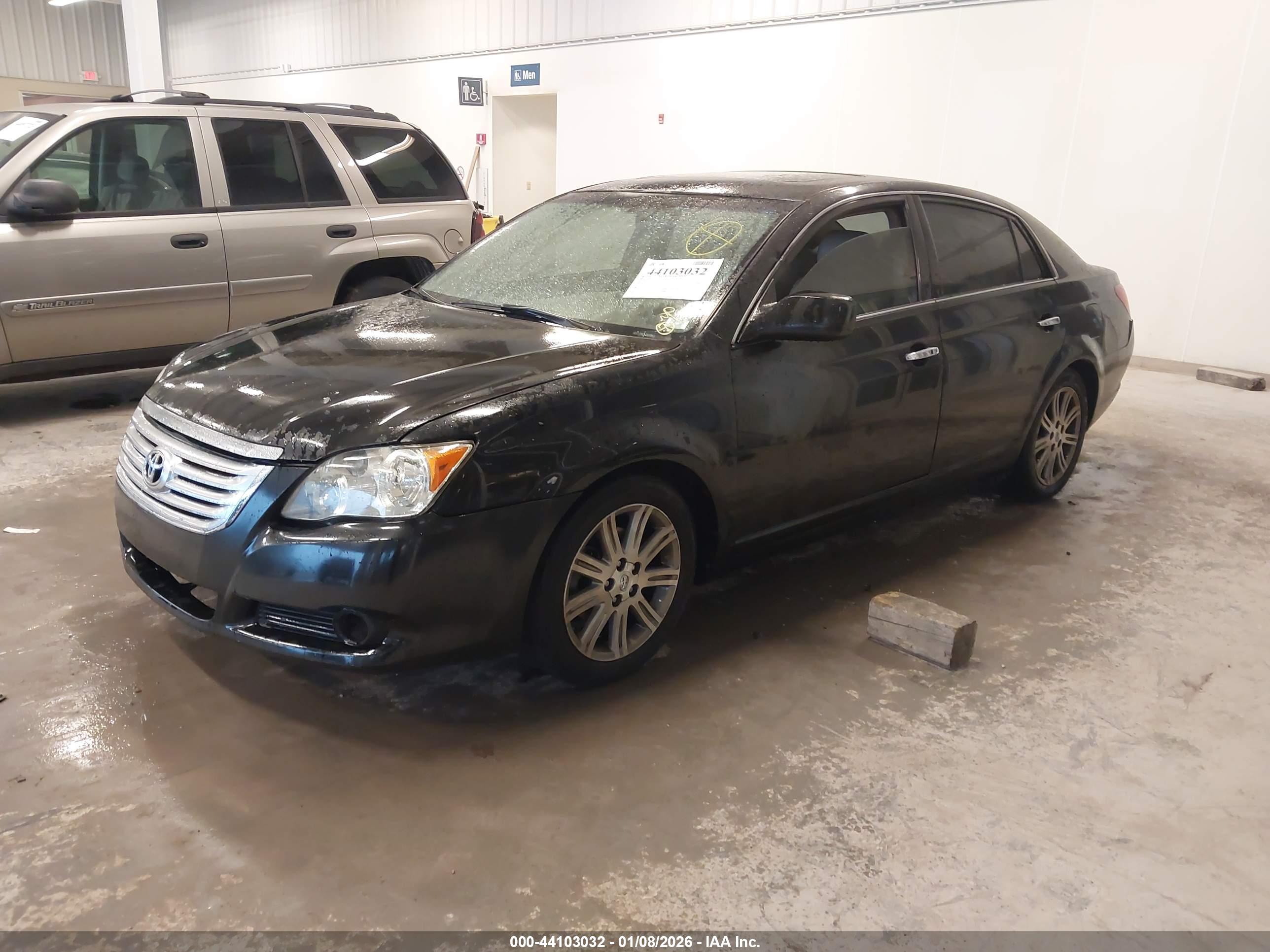 TOYOTA AVALON image 2