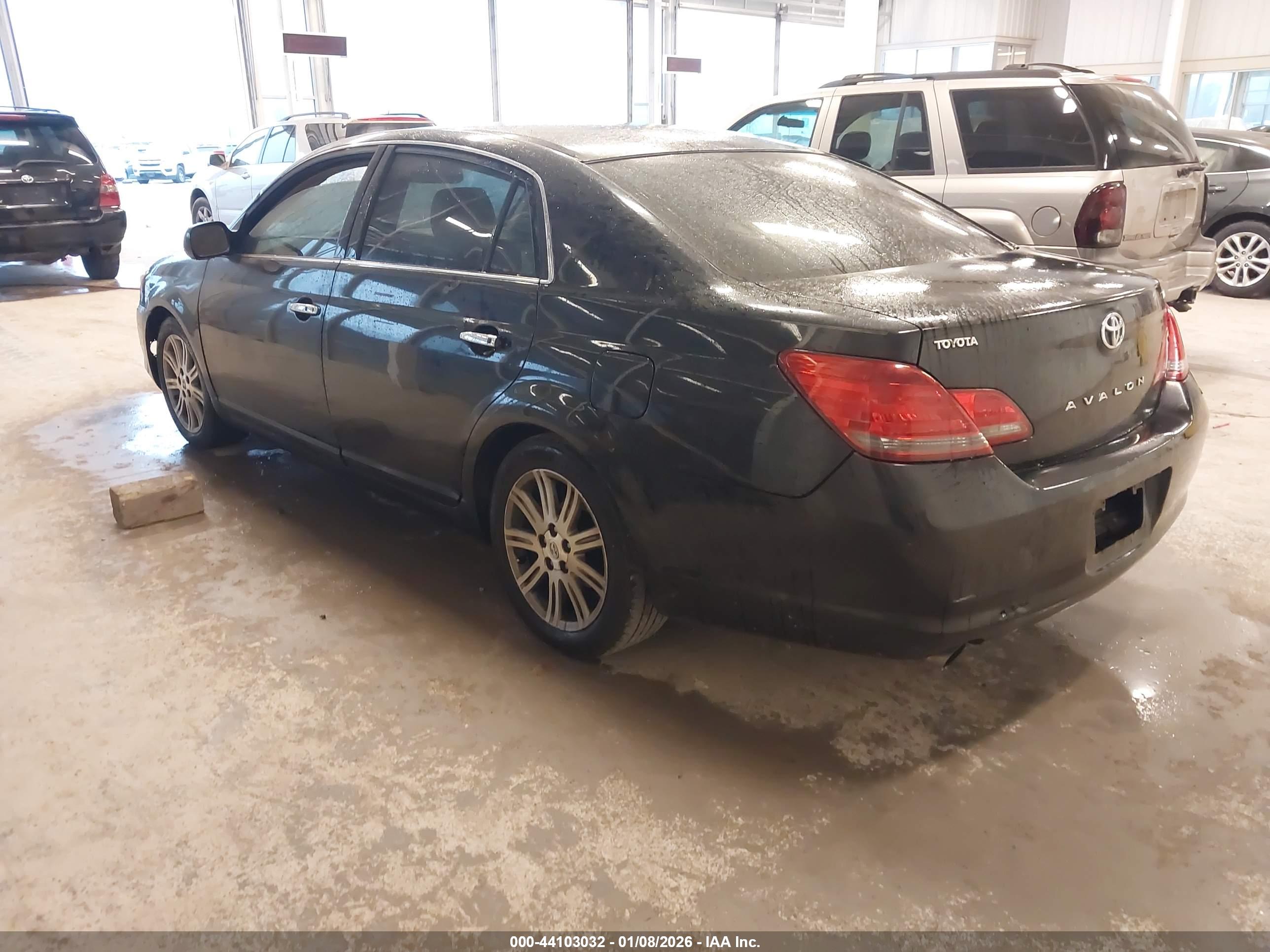 TOYOTA AVALON image 3