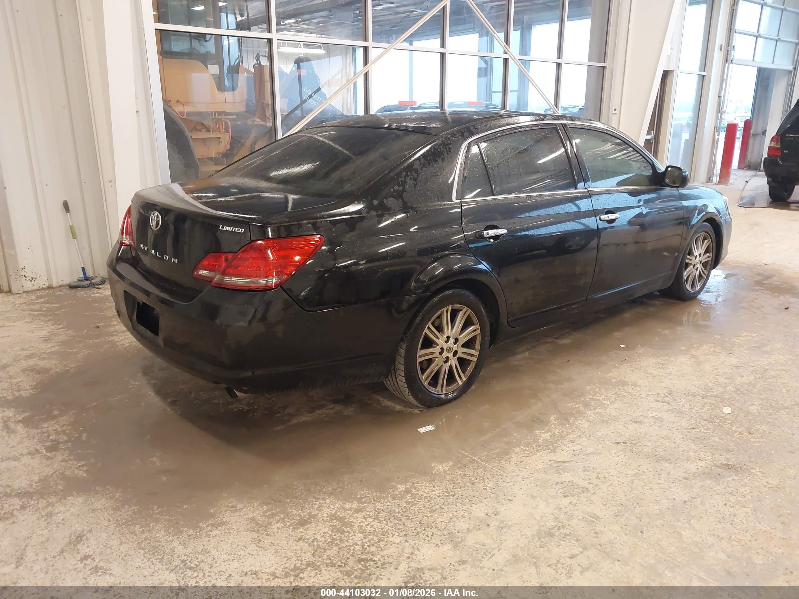 TOYOTA AVALON image 4