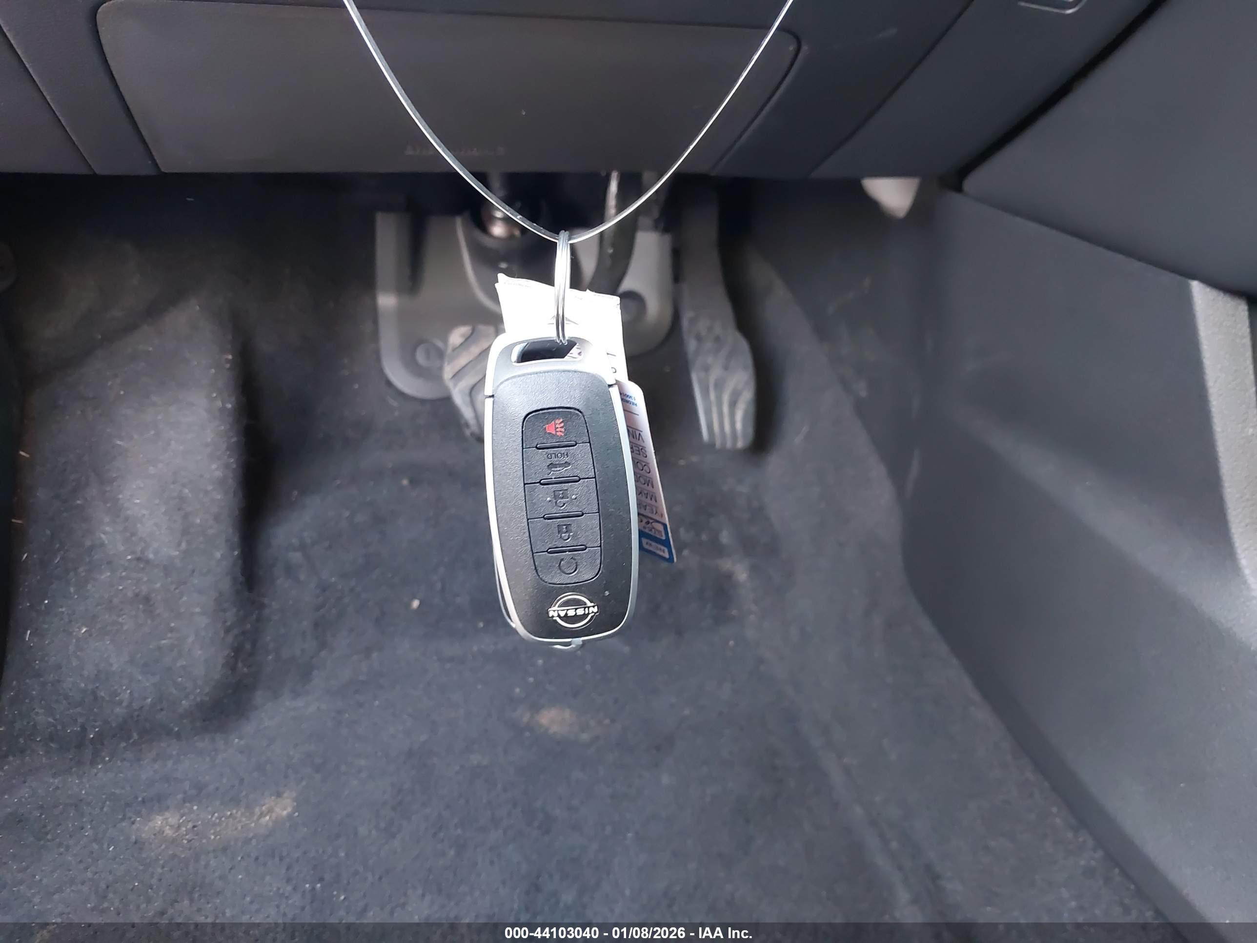 NISSAN ROGUE image 11