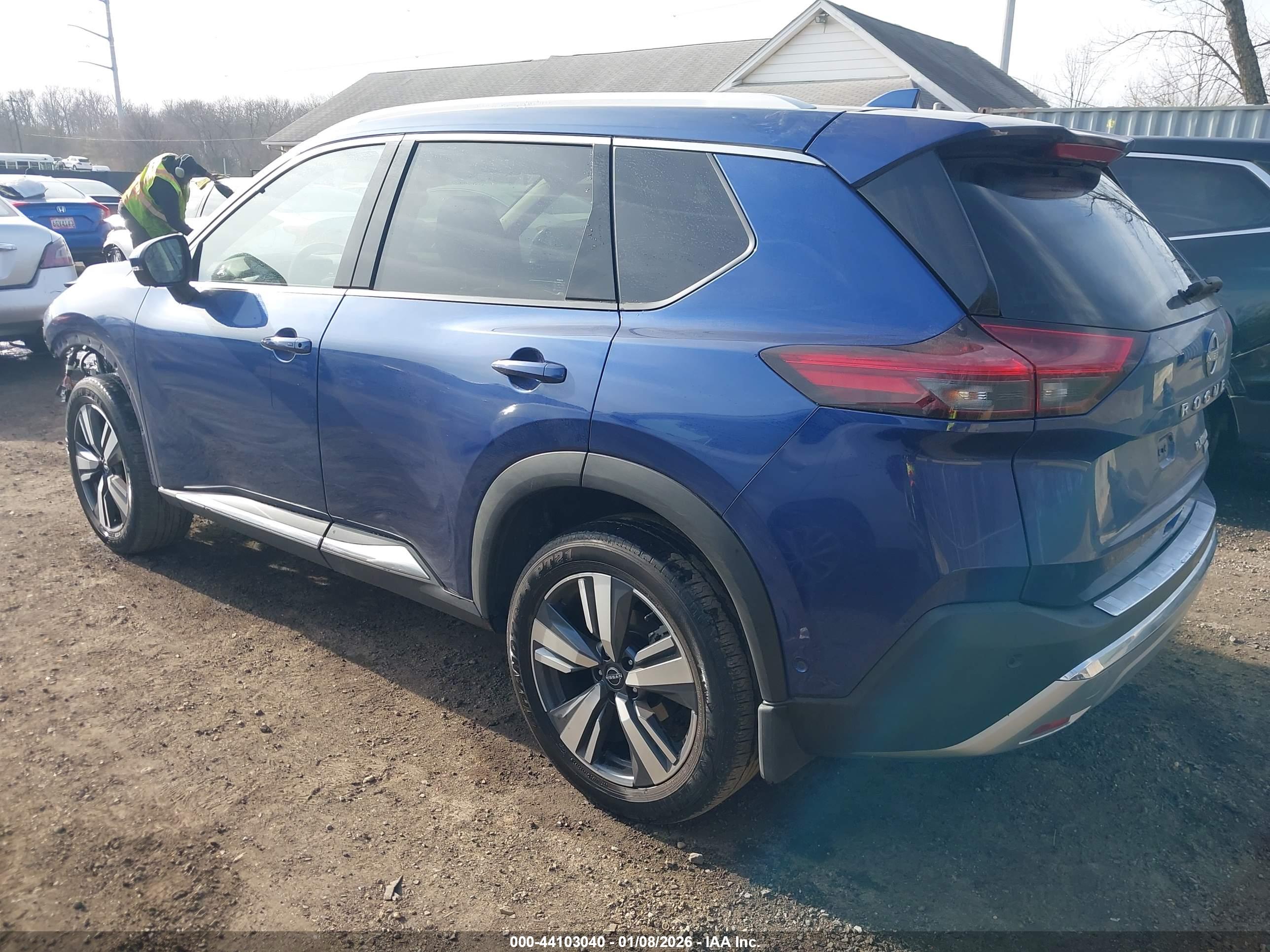 NISSAN ROGUE image 3
