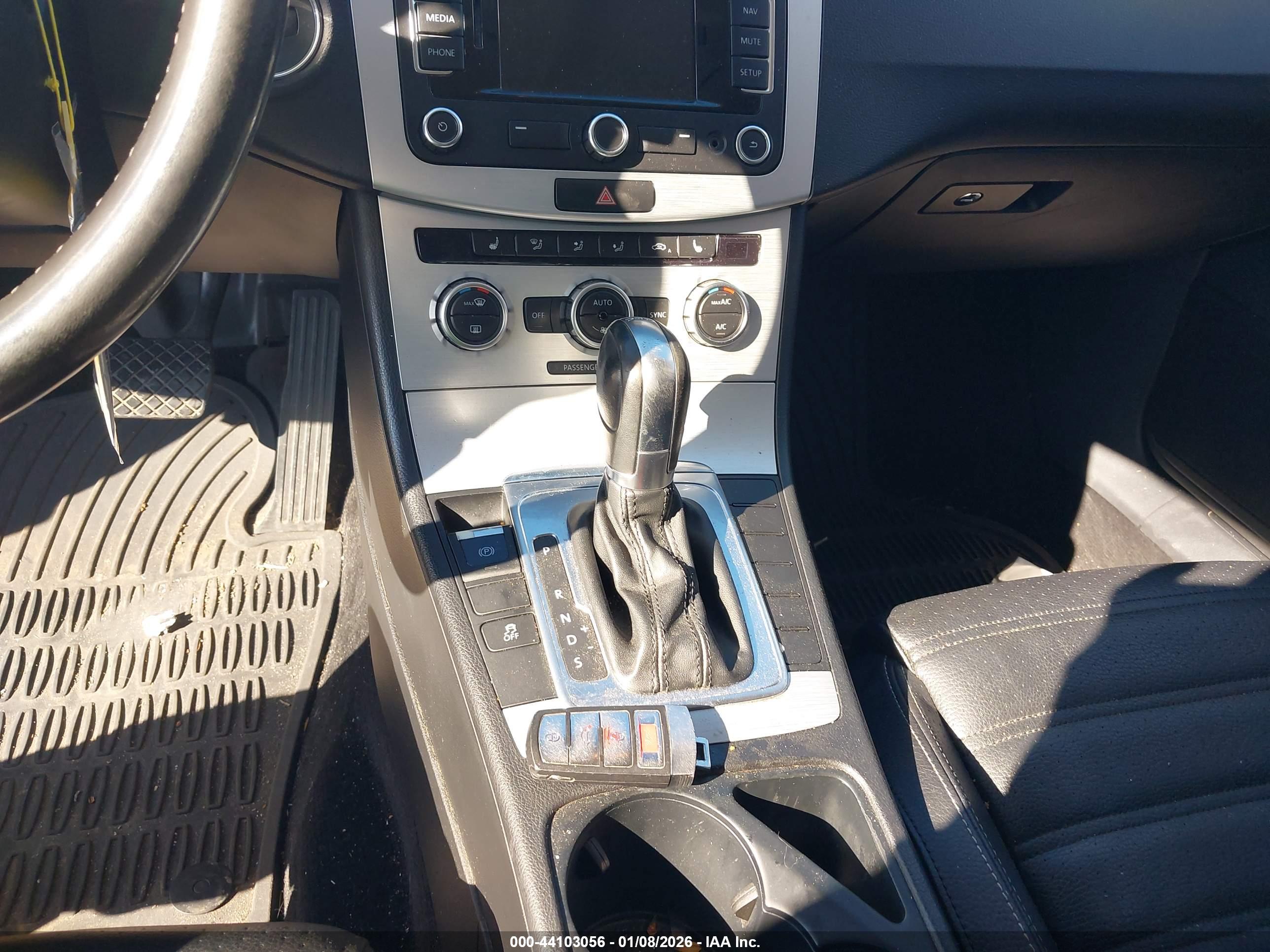 VOLKSWAGEN CC image 11