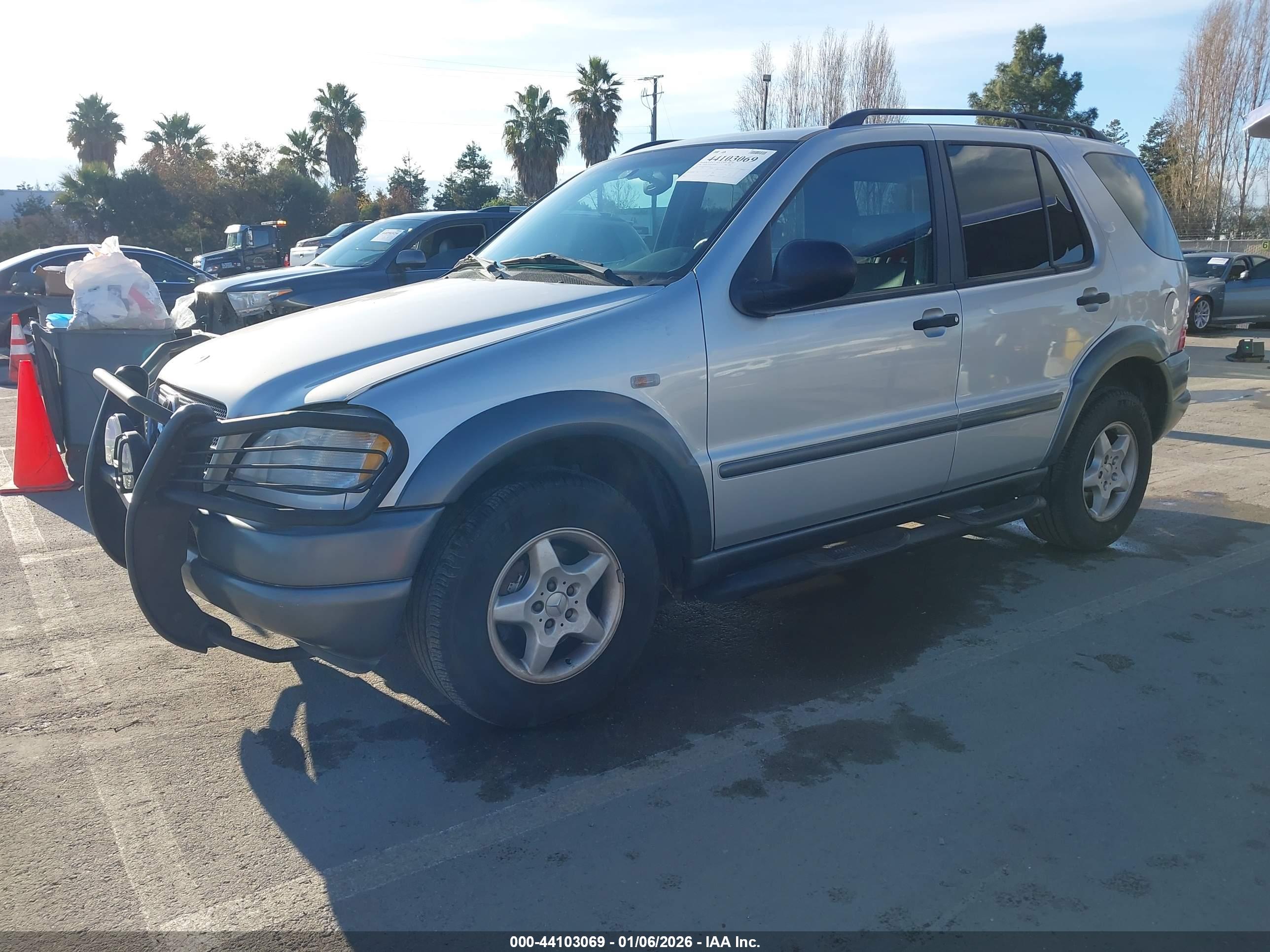 MERCEDES-BENZ ML image 2
