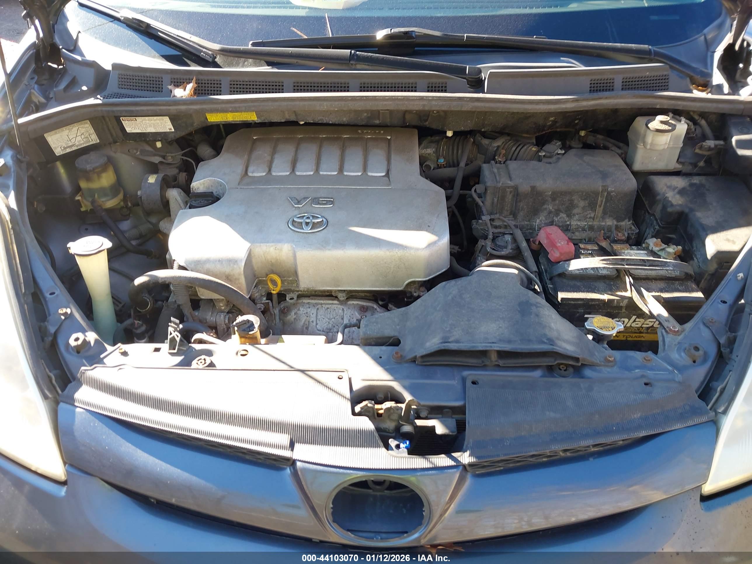 TOYOTA SIENNA image 10