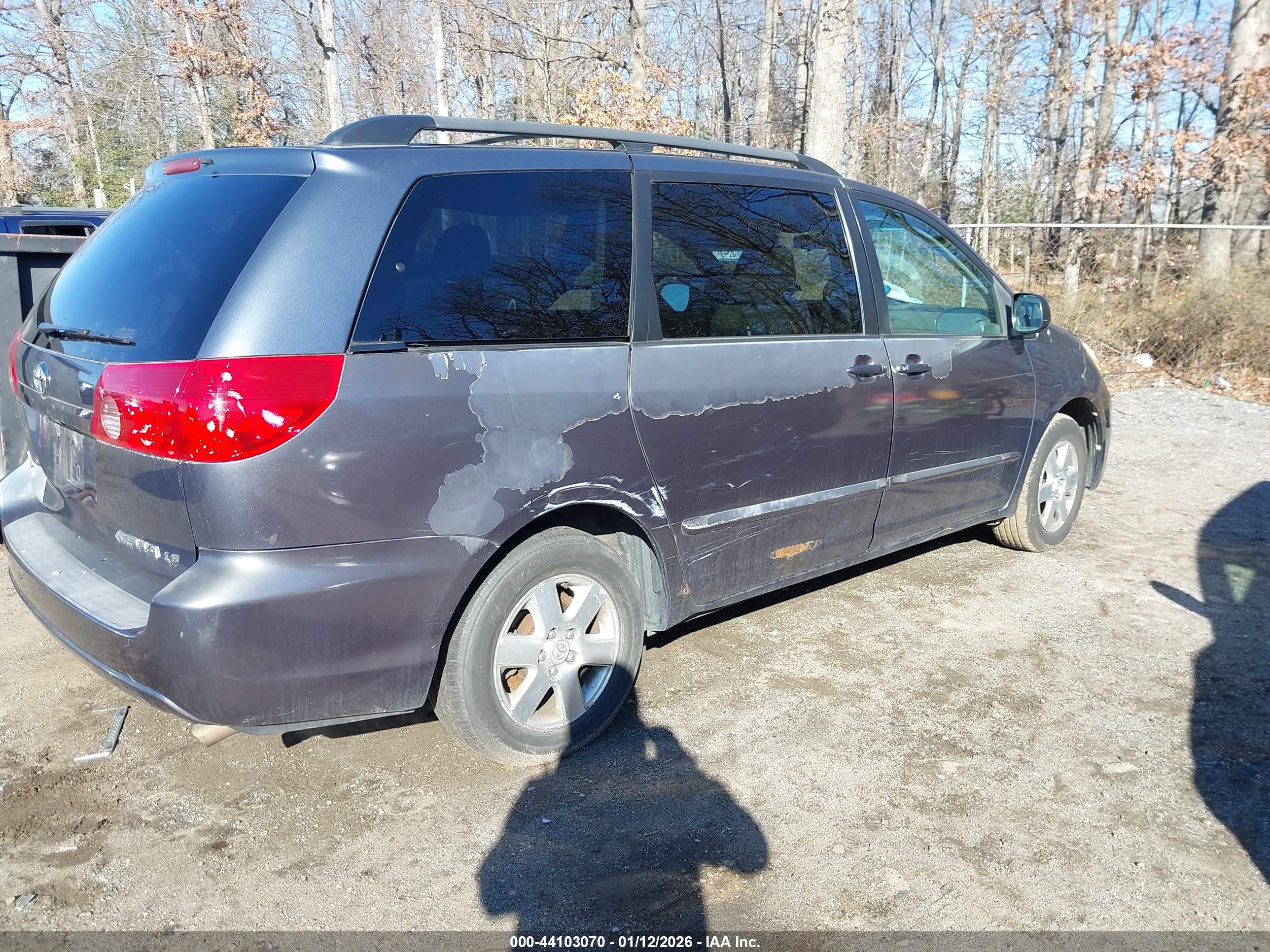 TOYOTA SIENNA image 4