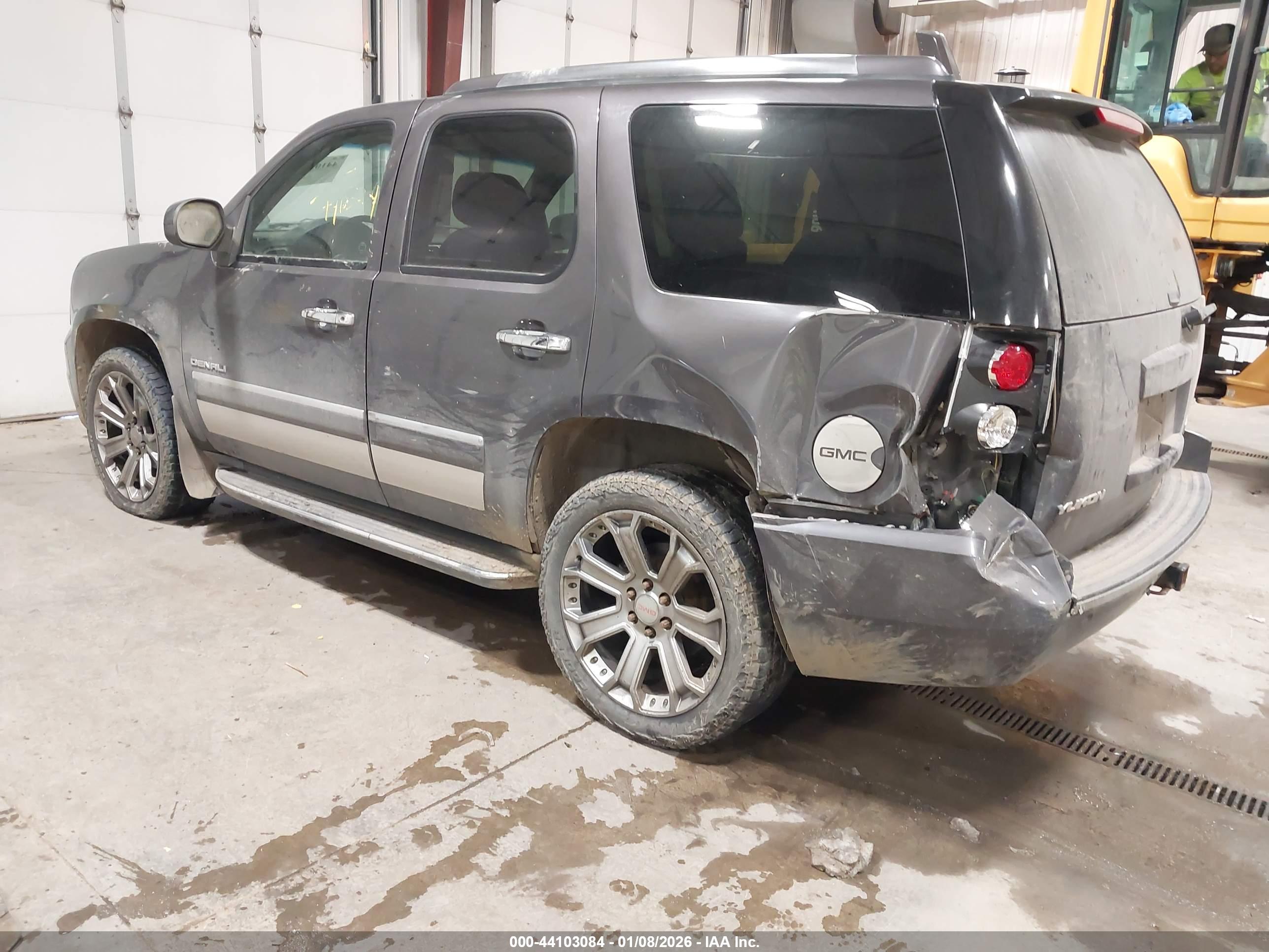 GMC YUKON image 3