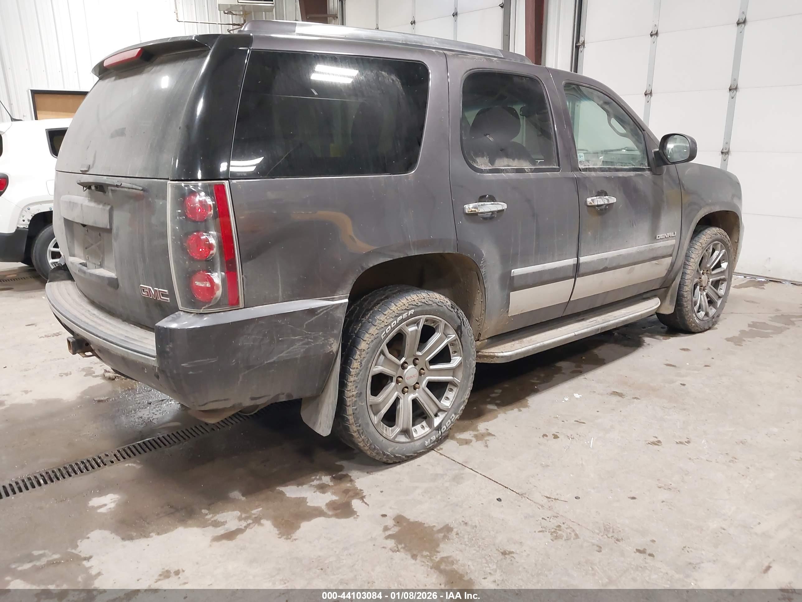 GMC YUKON image 4