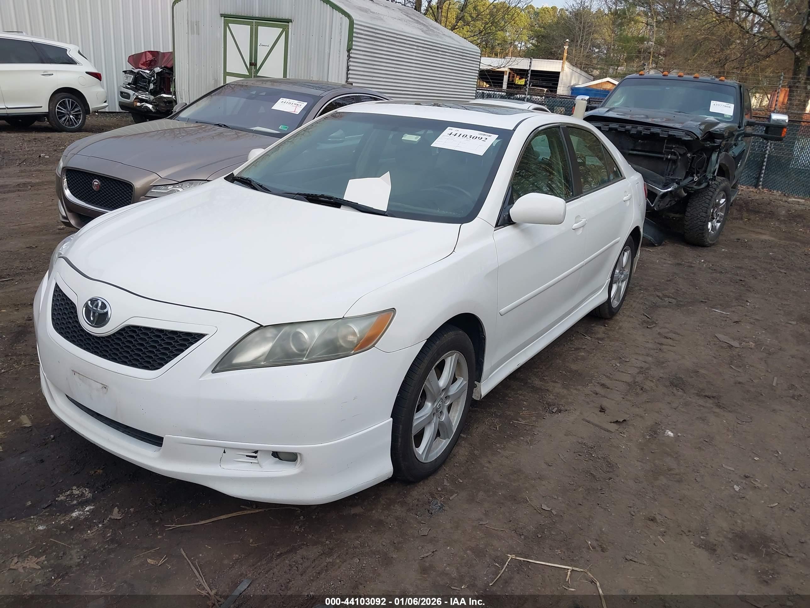 TOYOTA CAMRY image 2