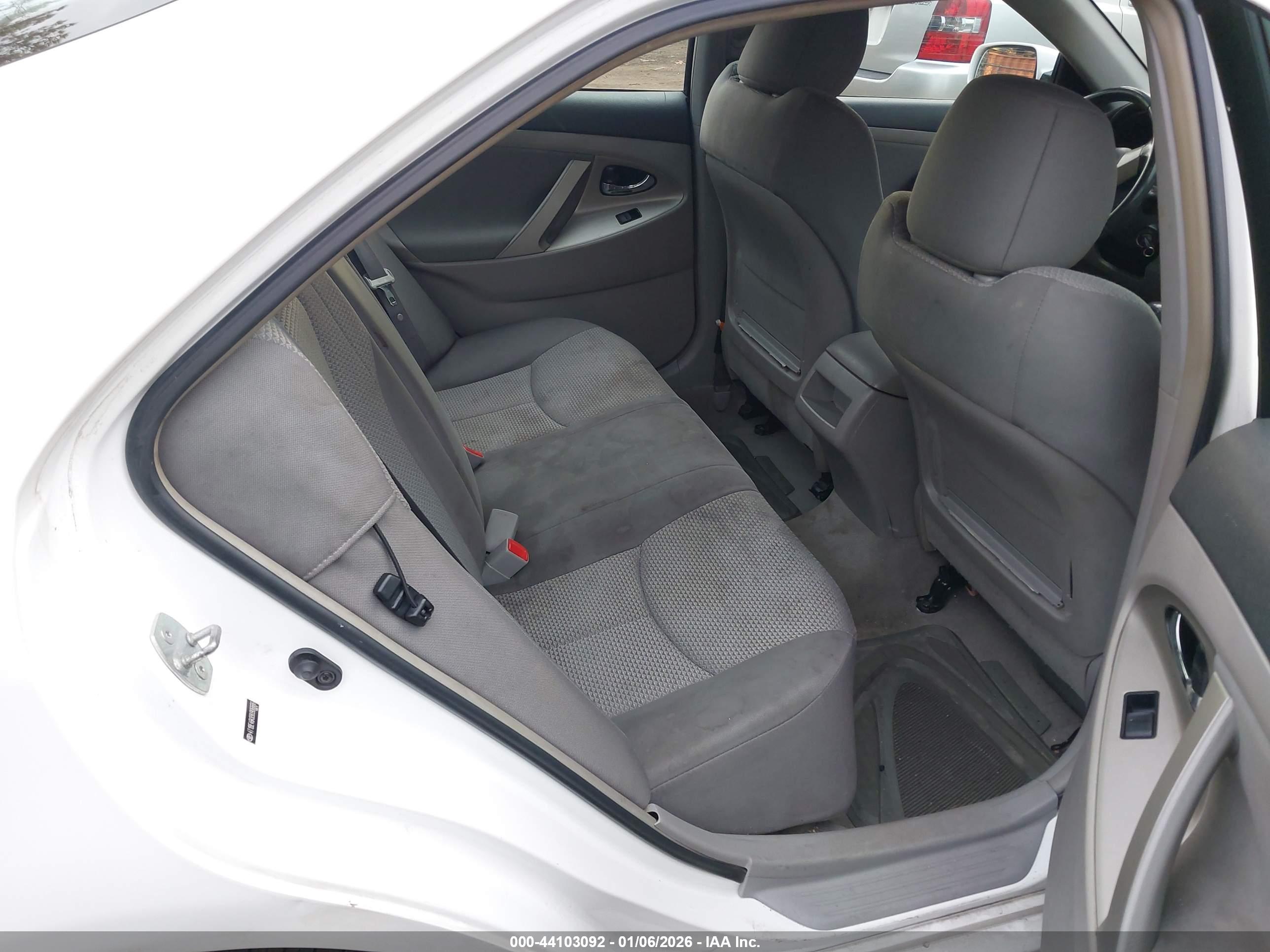 TOYOTA CAMRY image 8