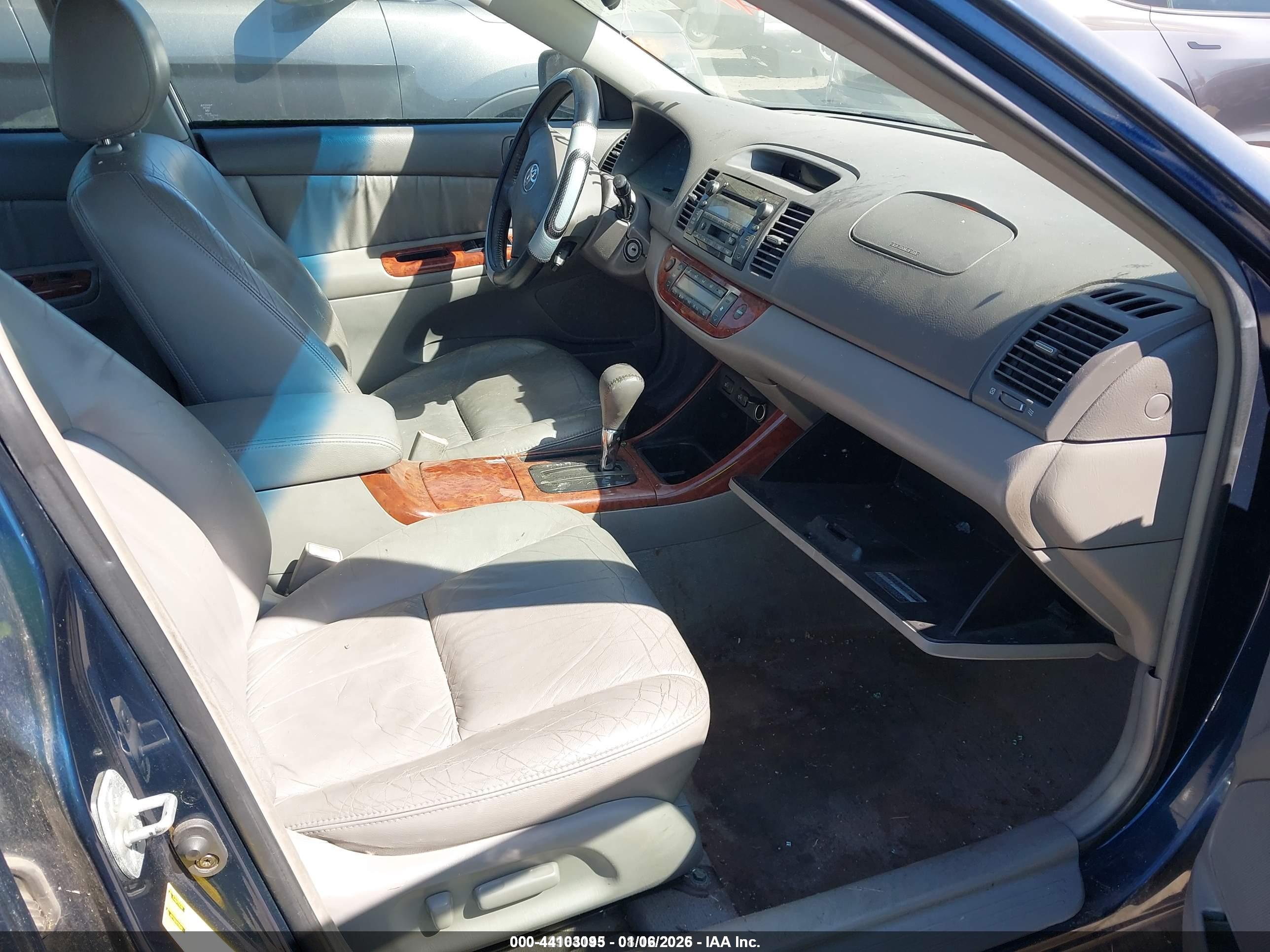 TOYOTA CAMRY image 5