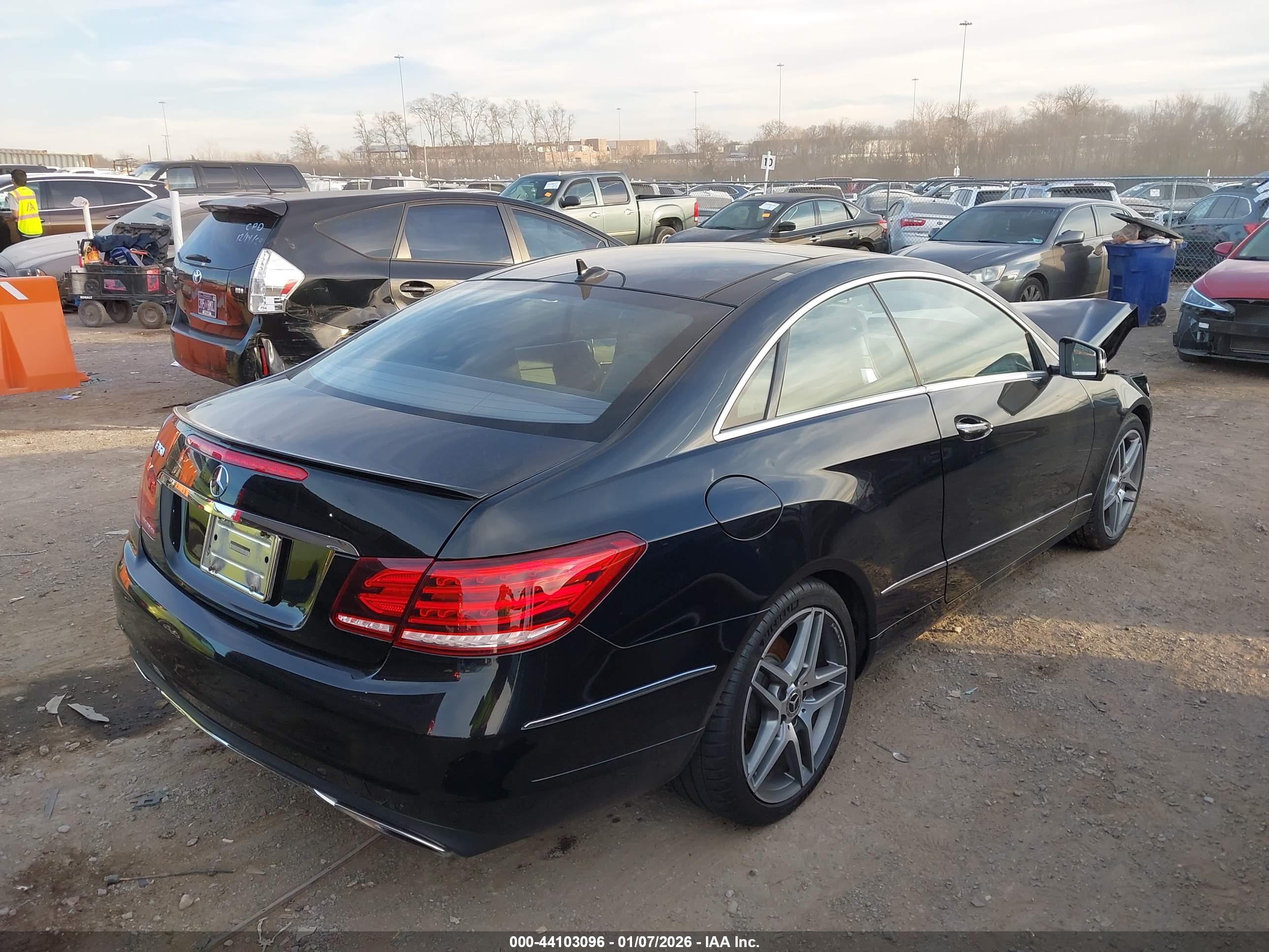 MERCEDES-BENZ E image 4