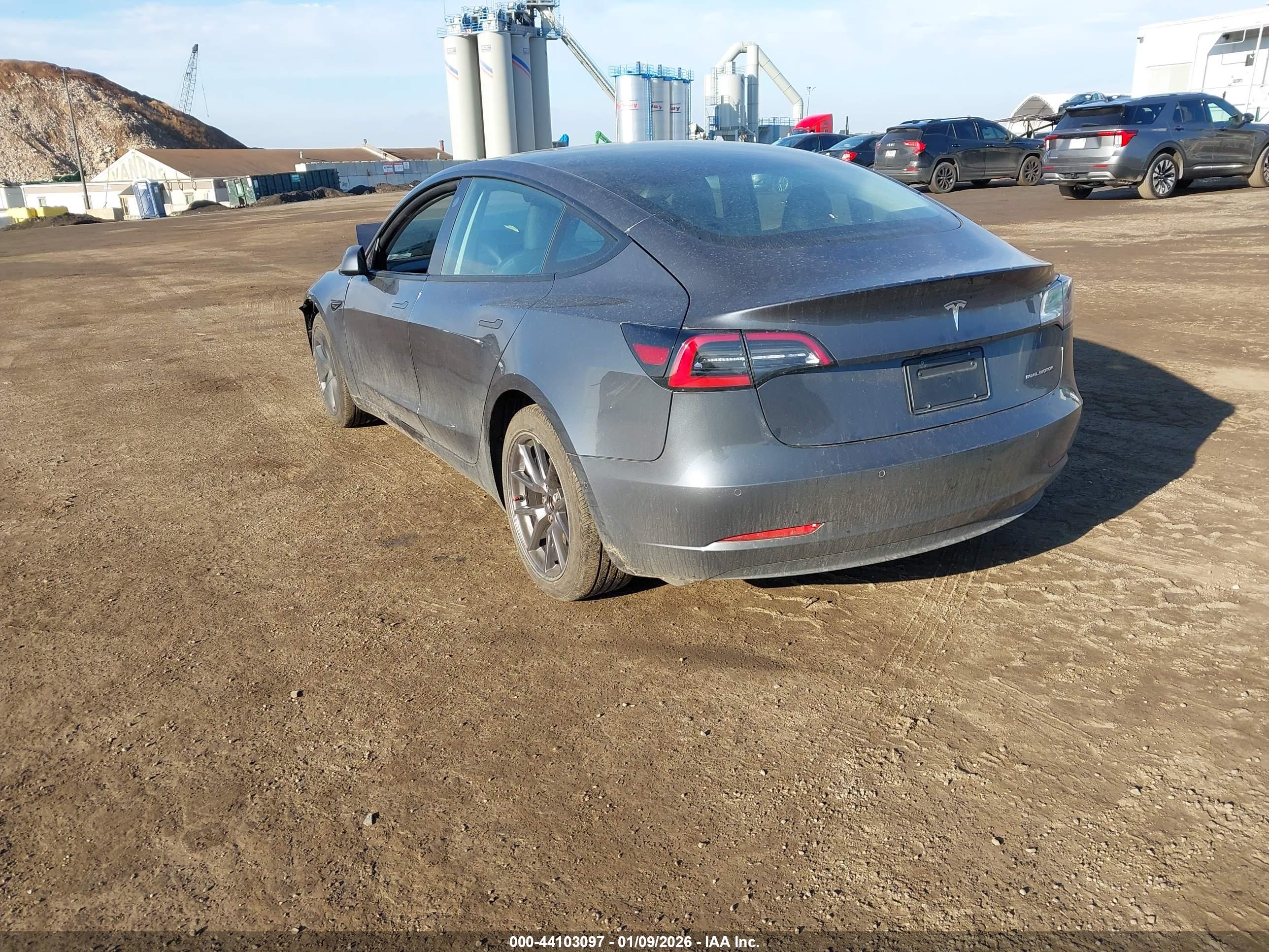 TESLA MODEL image 3