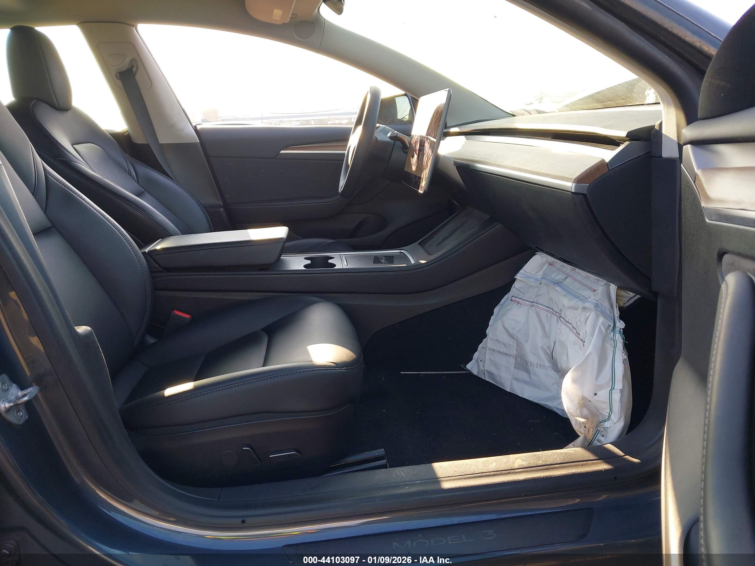 TESLA MODEL image 5