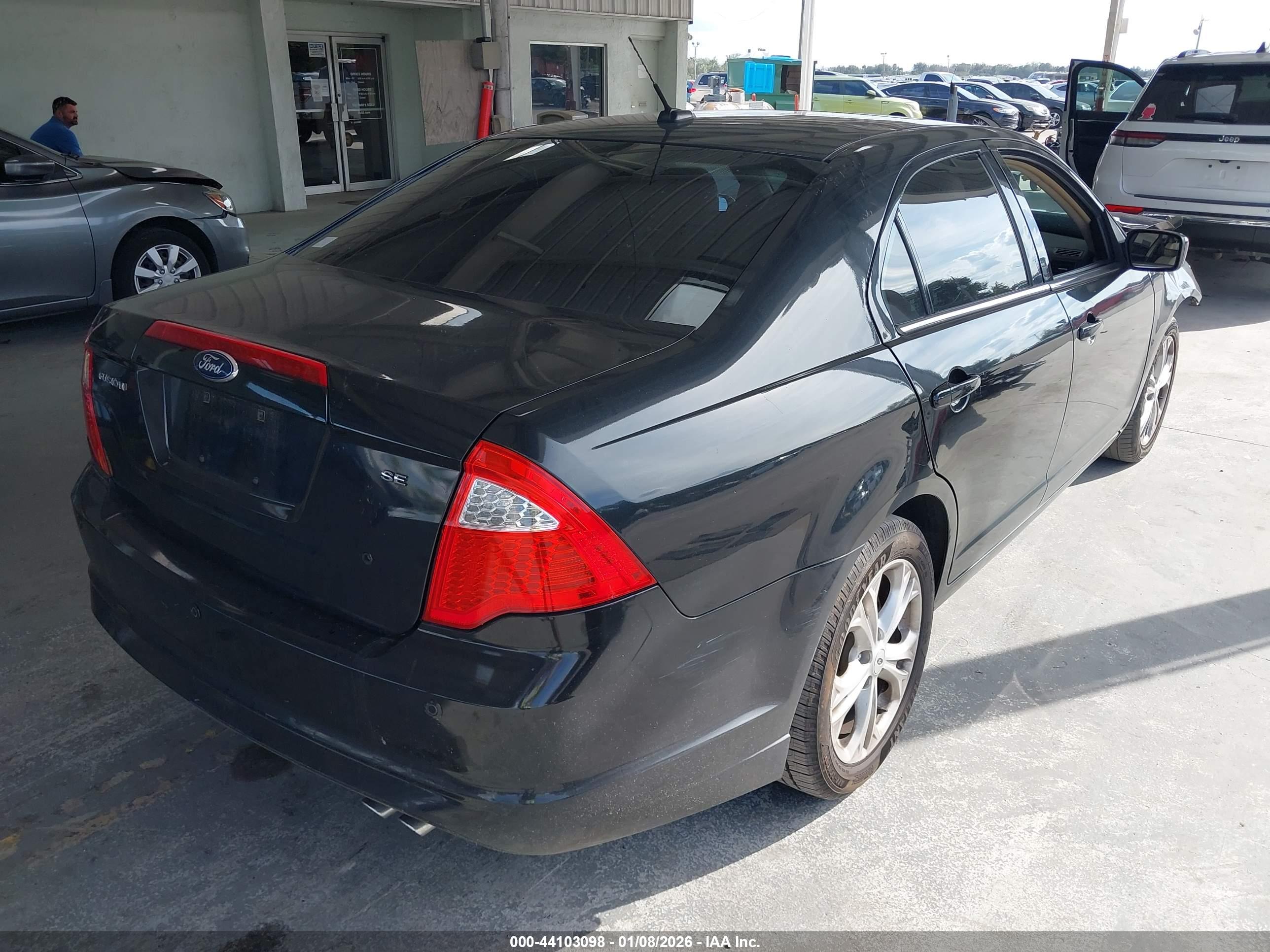 FORD FUSION image 4