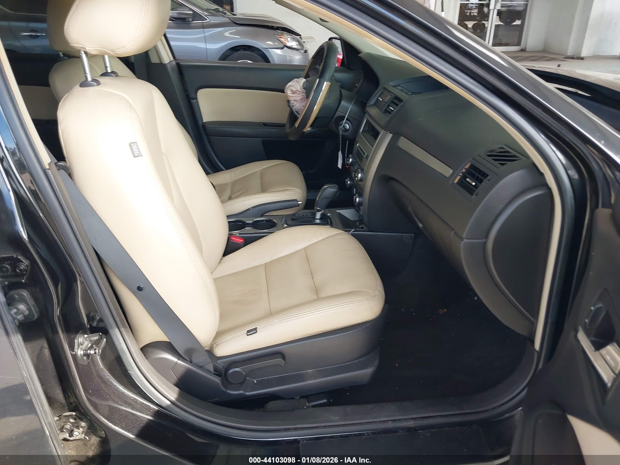 FORD FUSION image 5