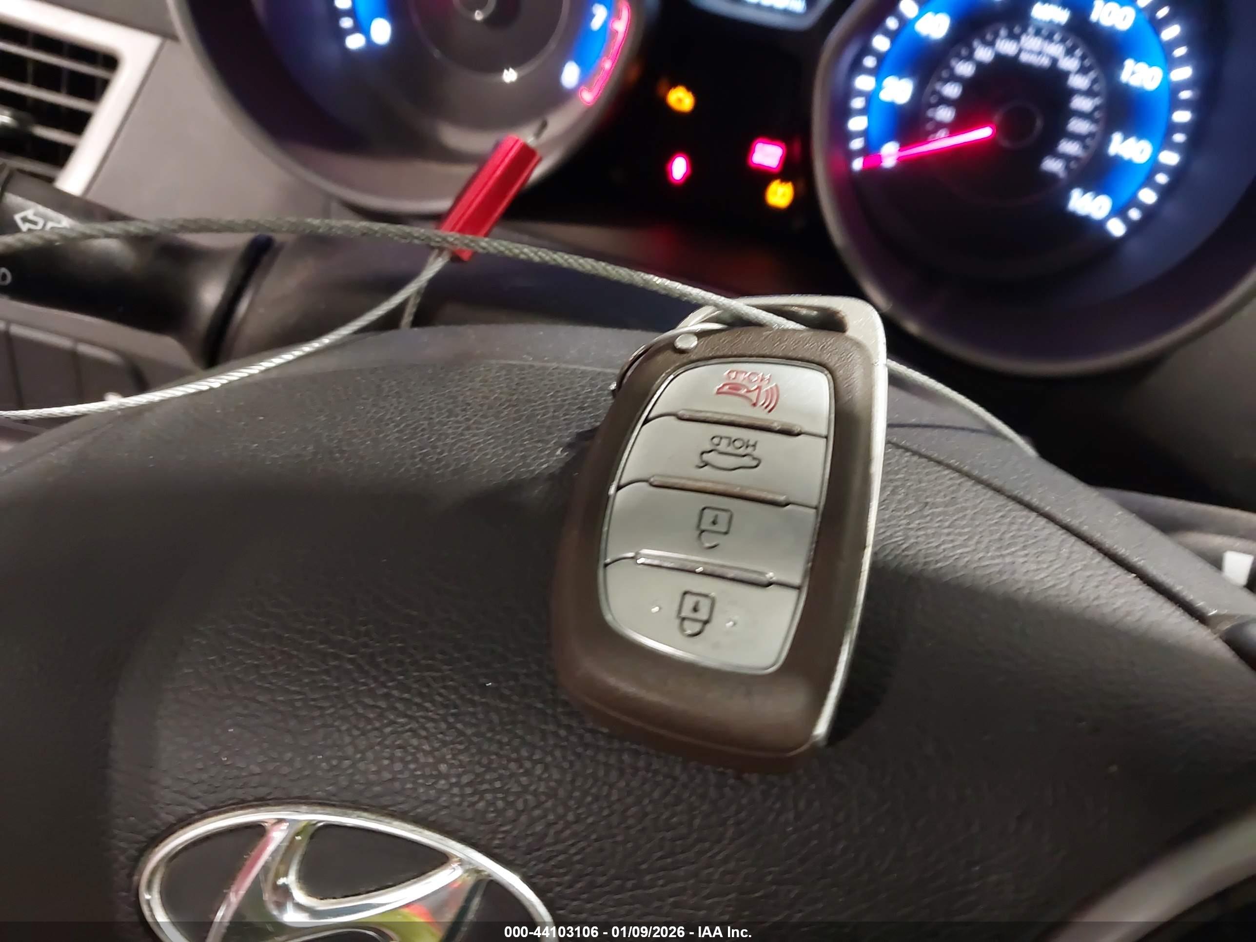 HYUNDAI ELANTRA image 11