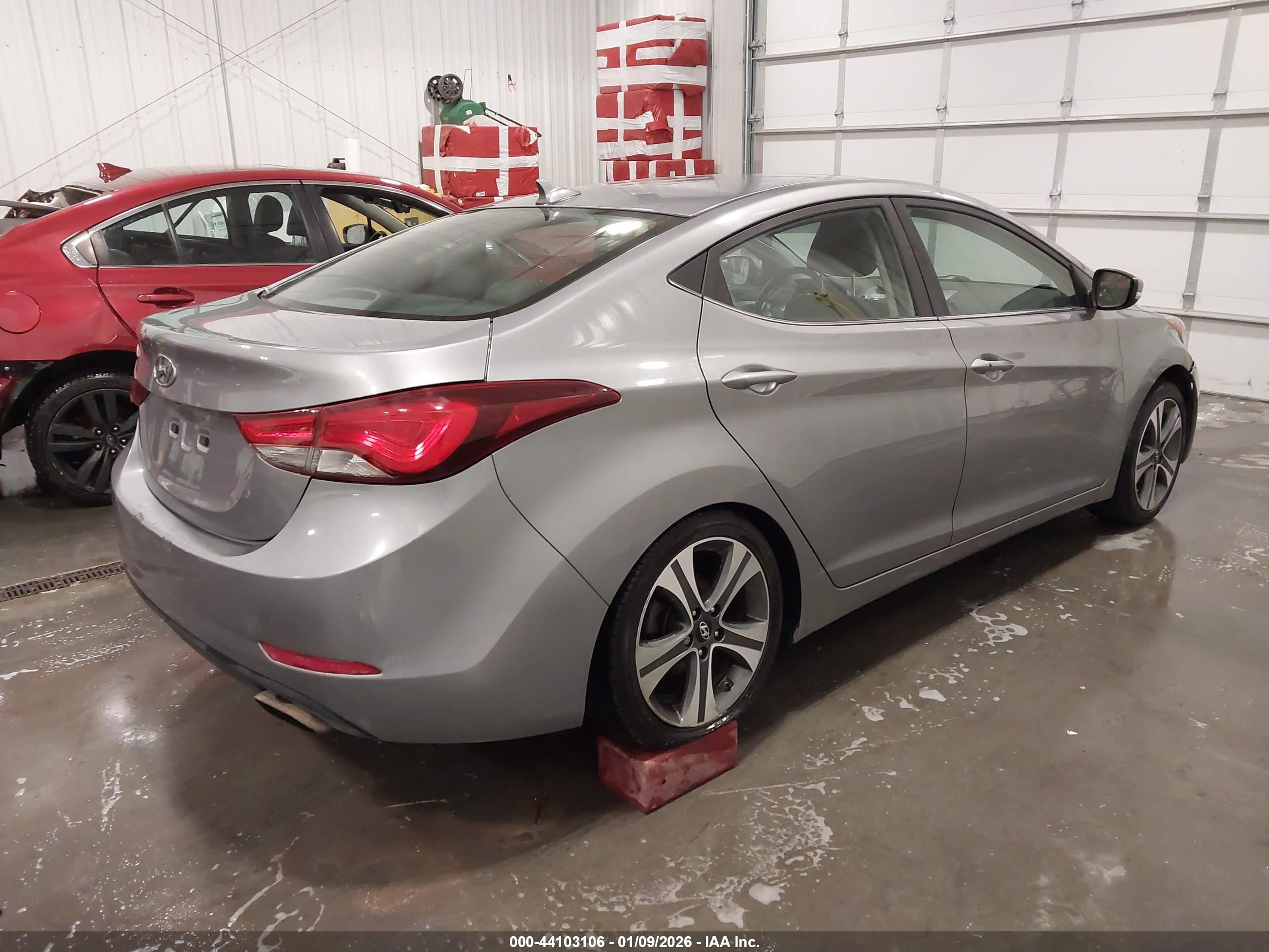 HYUNDAI ELANTRA image 4