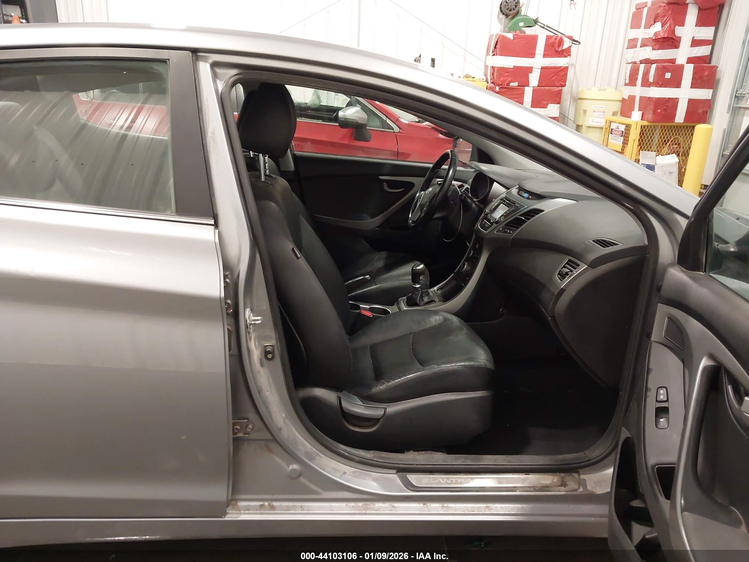 HYUNDAI ELANTRA image 5