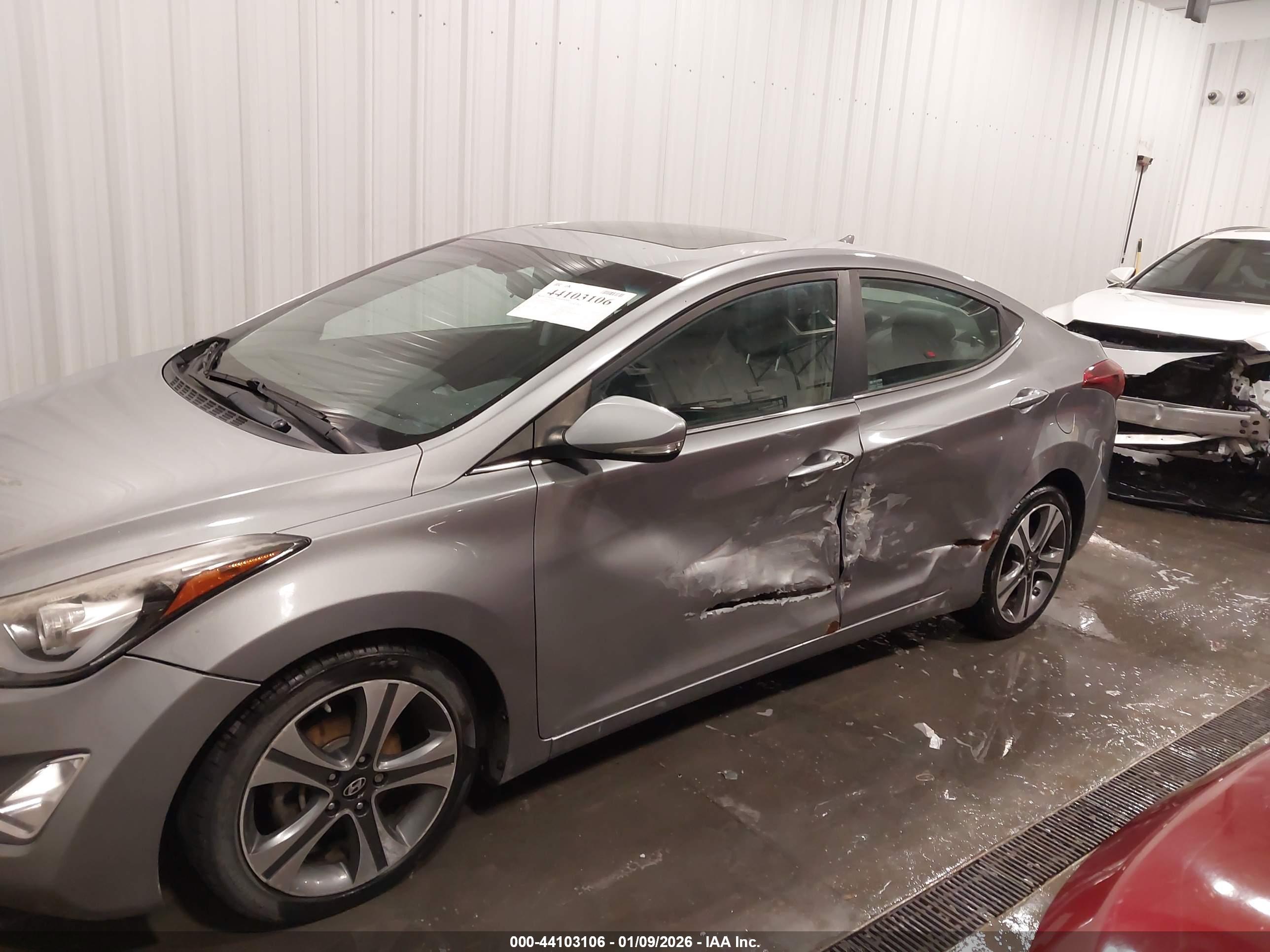 HYUNDAI ELANTRA image 6