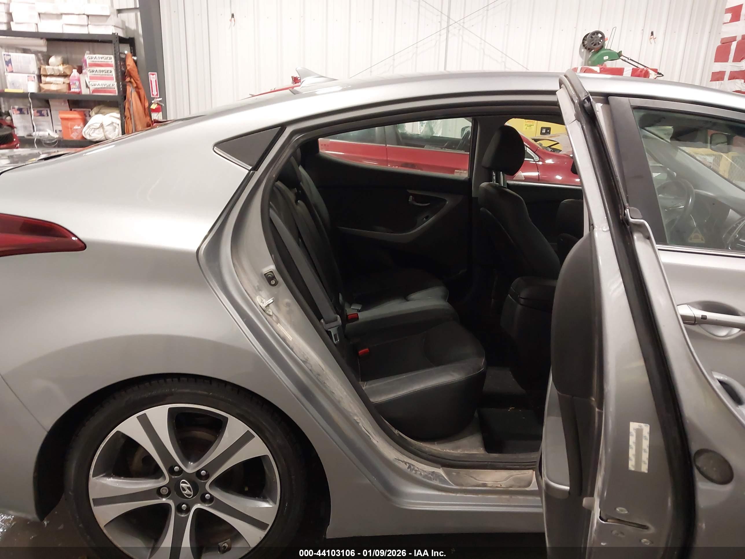 HYUNDAI ELANTRA image 8