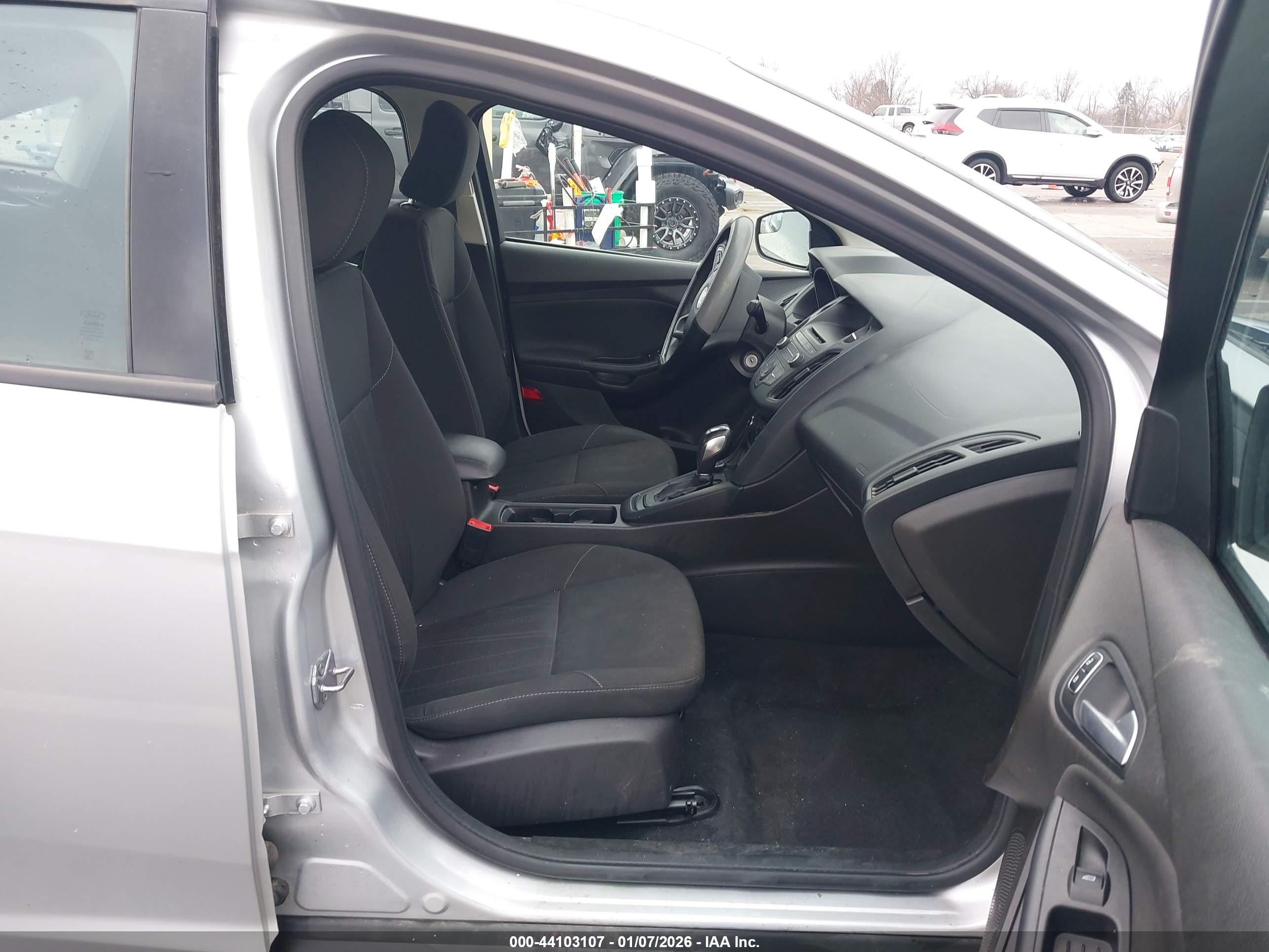 FORD FOCUS image 5