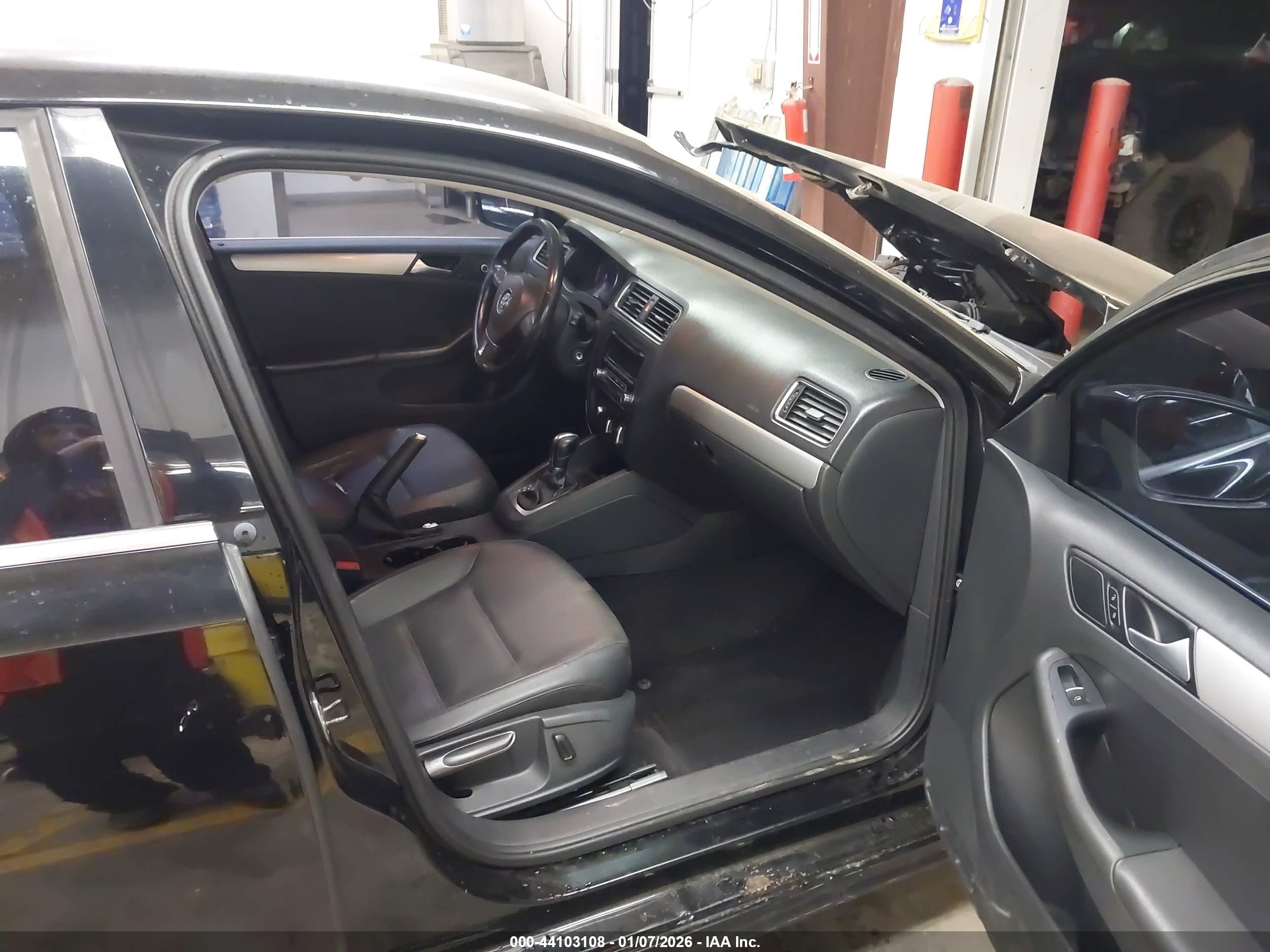 VOLKSWAGEN JETTA image 5