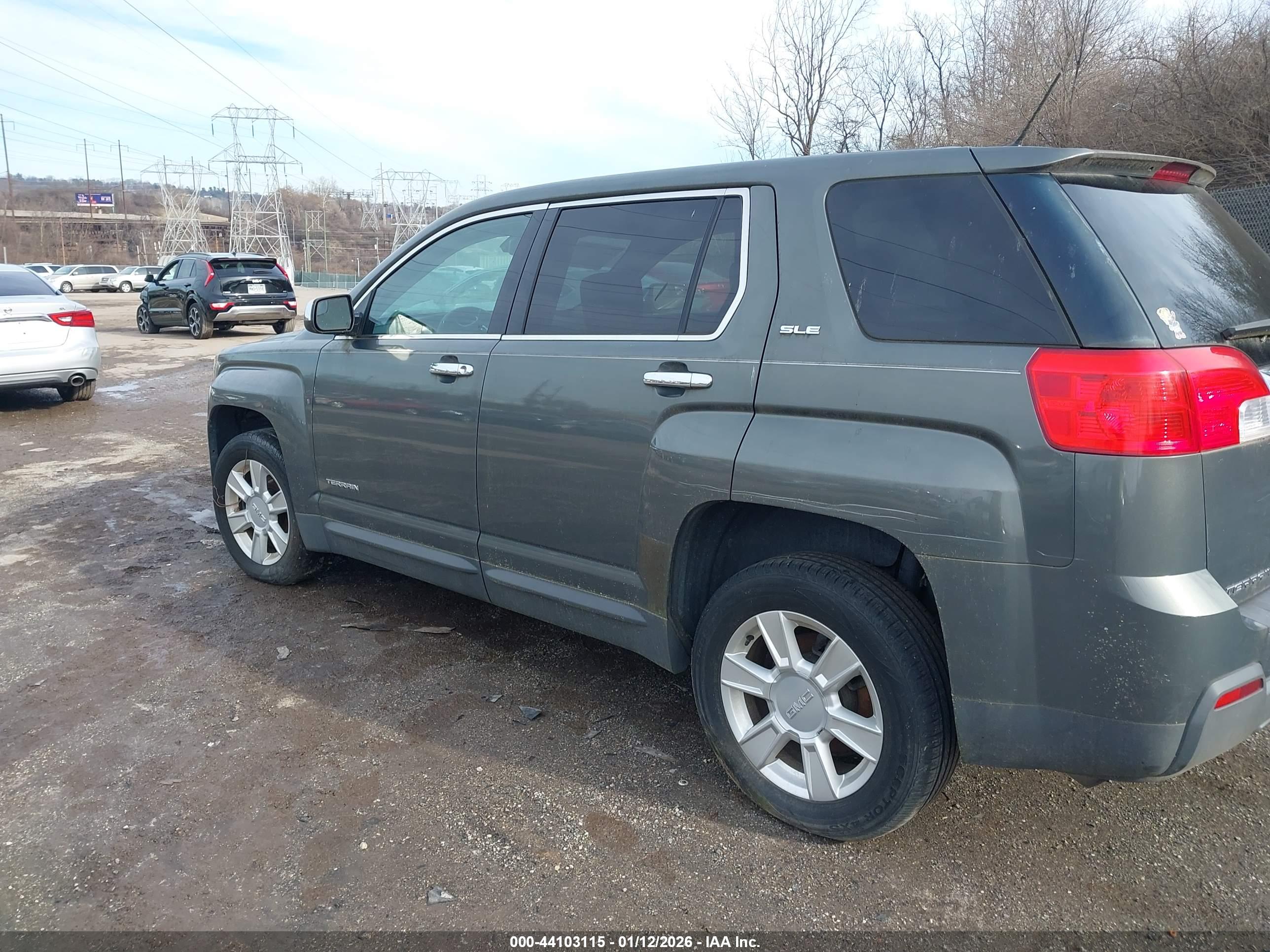 GMC TERRAIN image 3