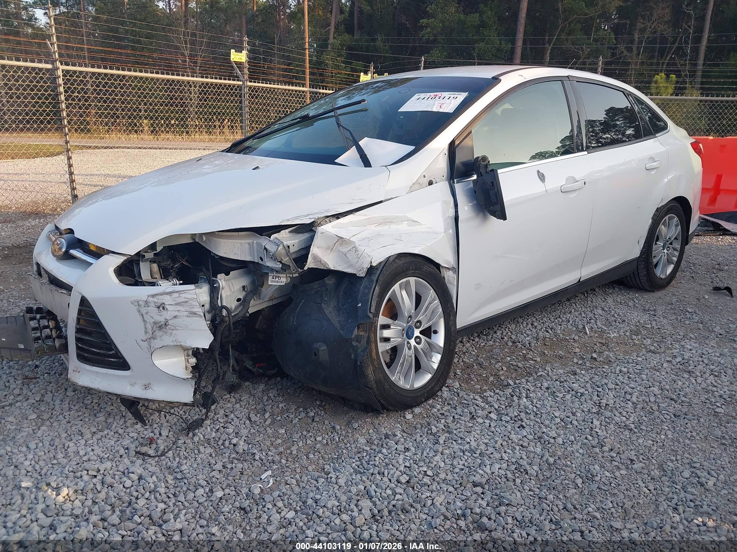 FORD FOCUS image 2