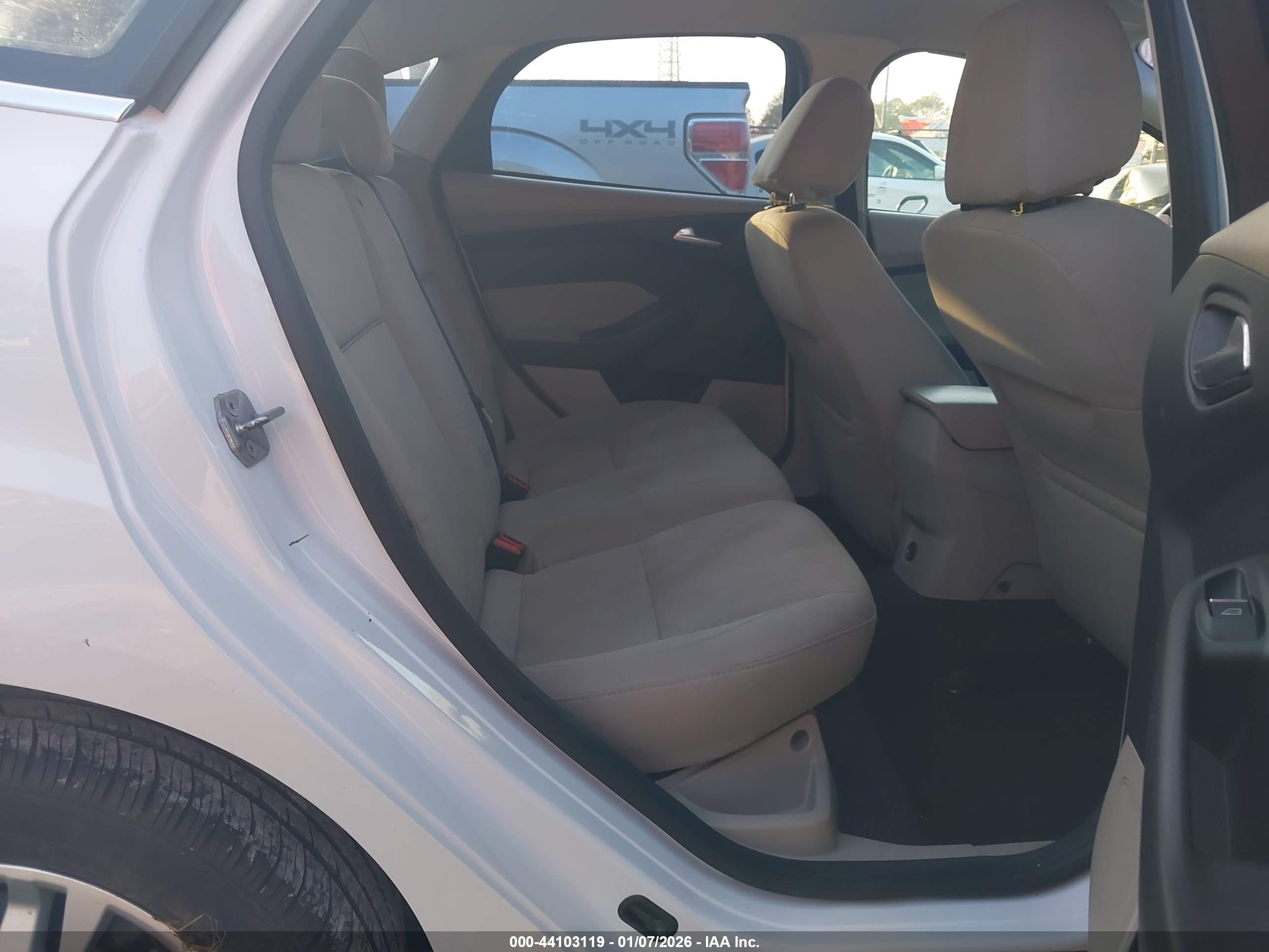 FORD FOCUS image 8