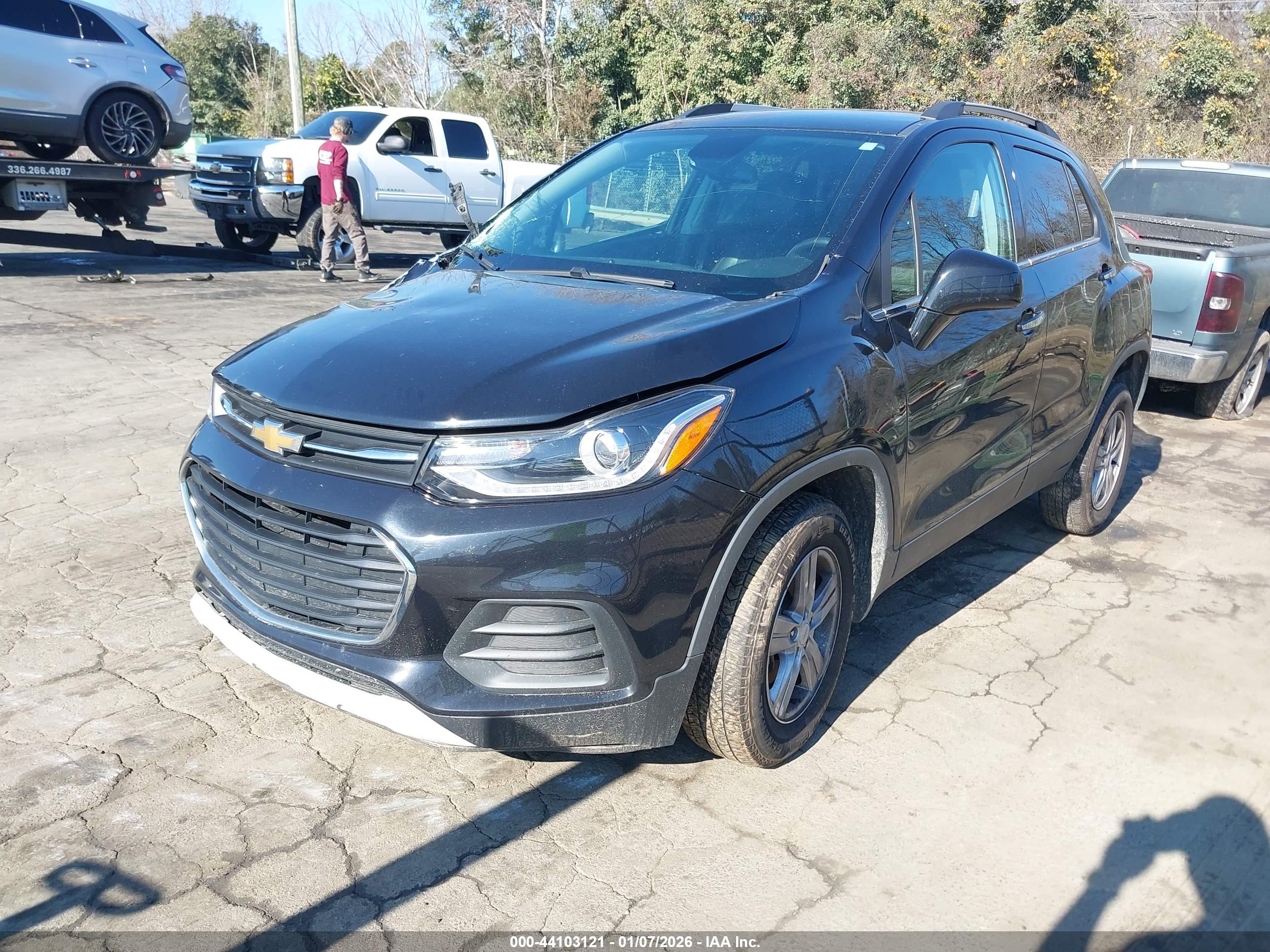CHEVROLET TRAX image 2