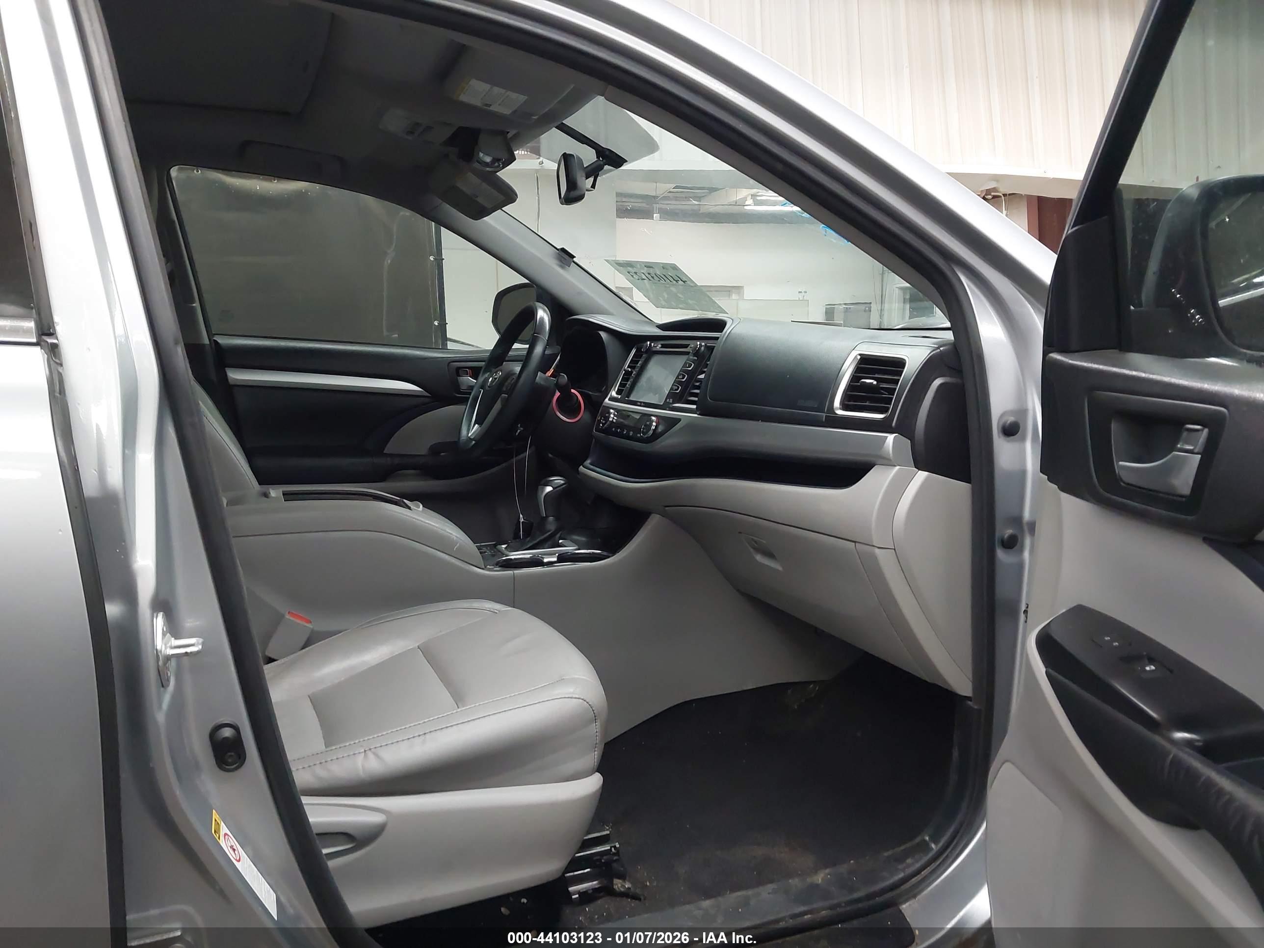 TOYOTA HIGHLANDER image 5
