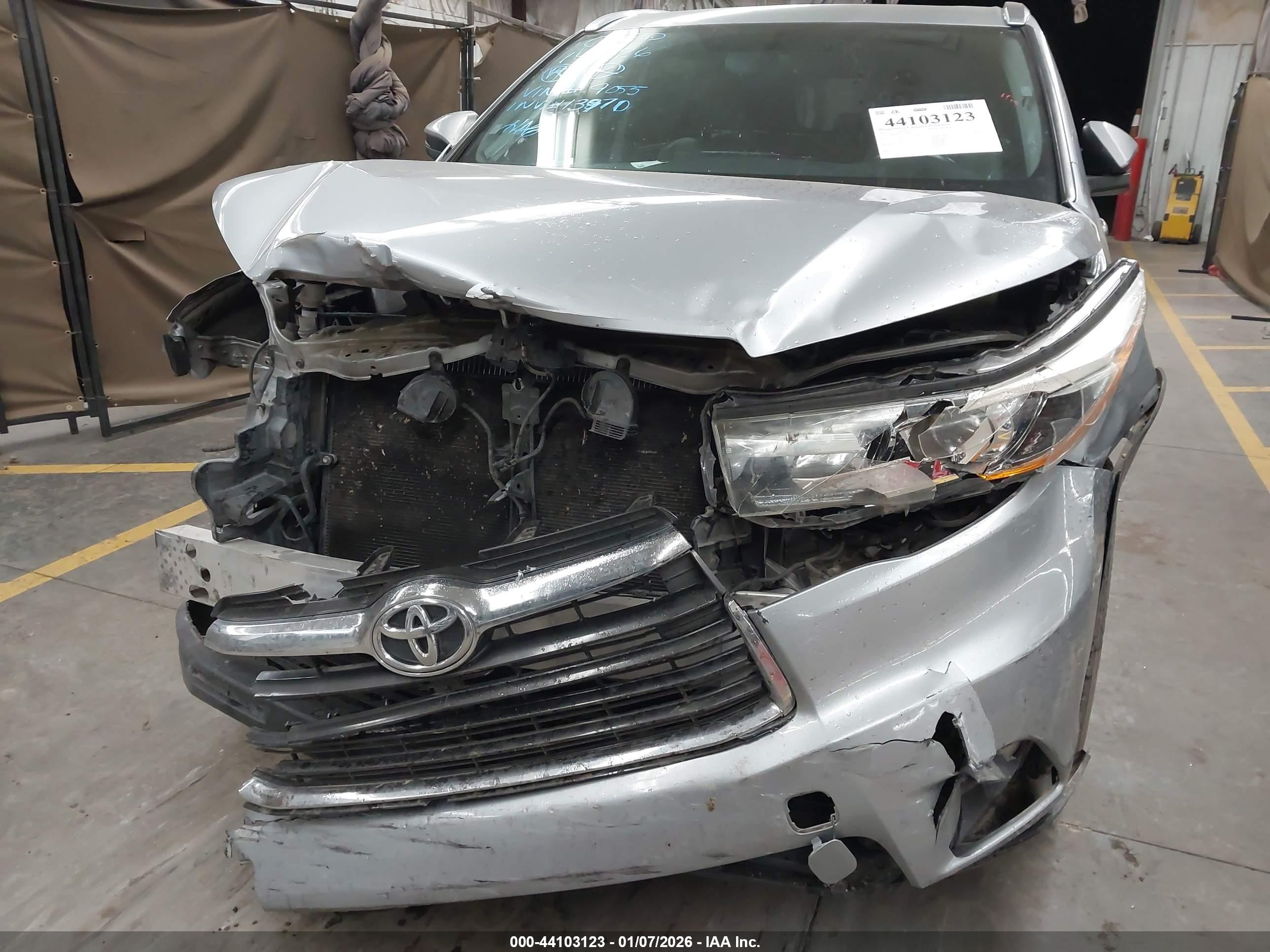 TOYOTA HIGHLANDER image 6