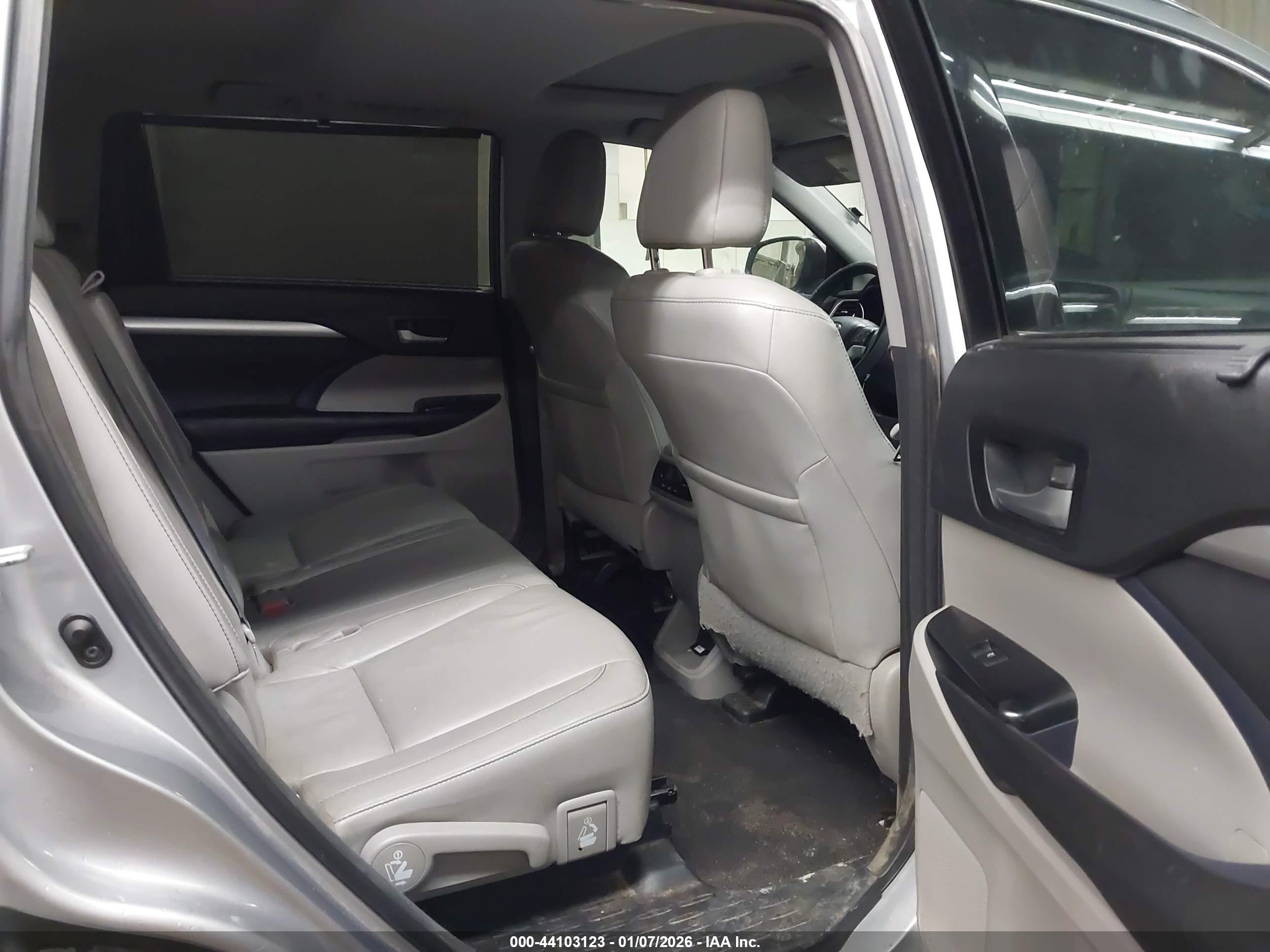 TOYOTA HIGHLANDER image 8