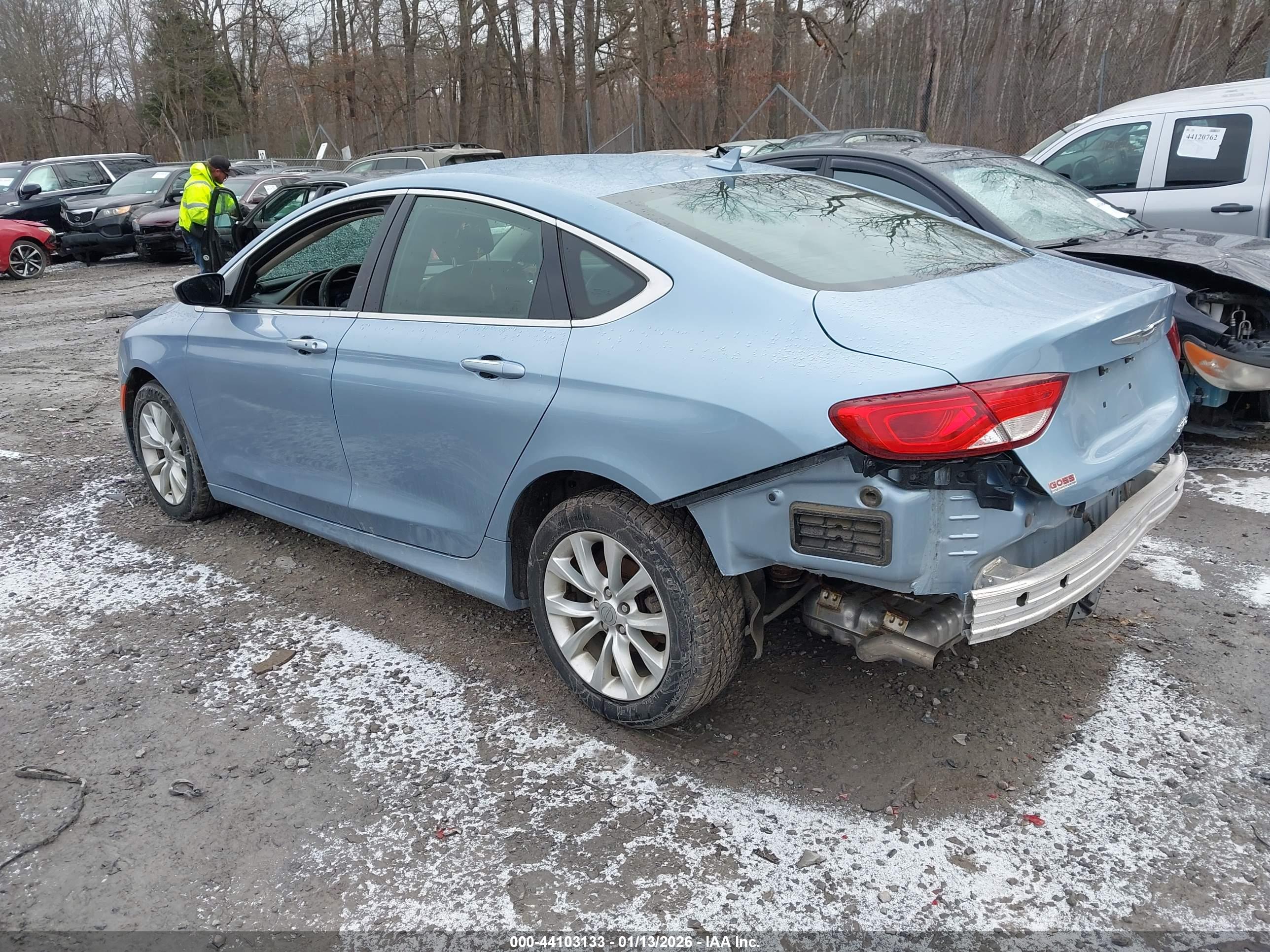 CHRYSLER 200 image 3