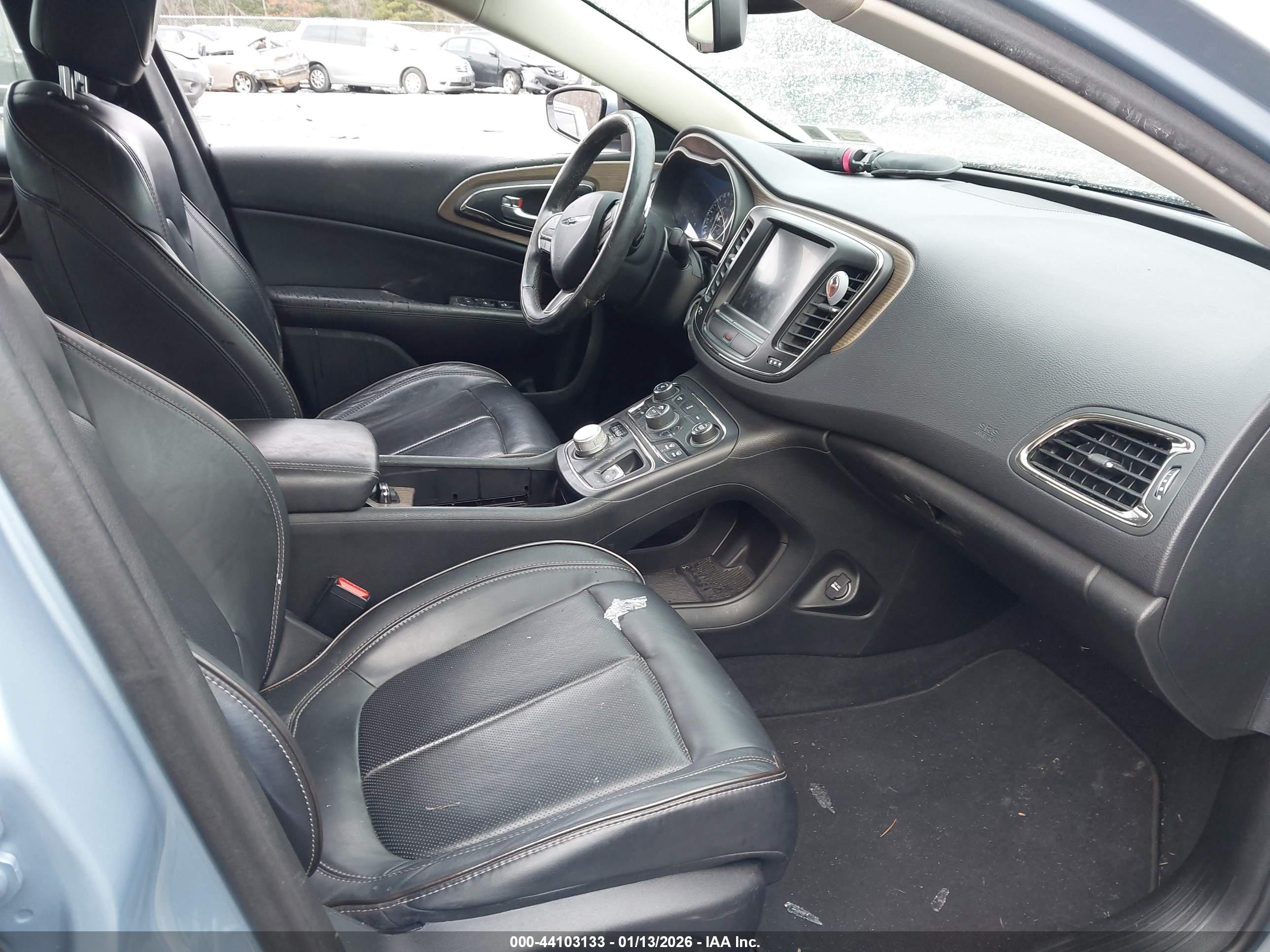 CHRYSLER 200 image 5