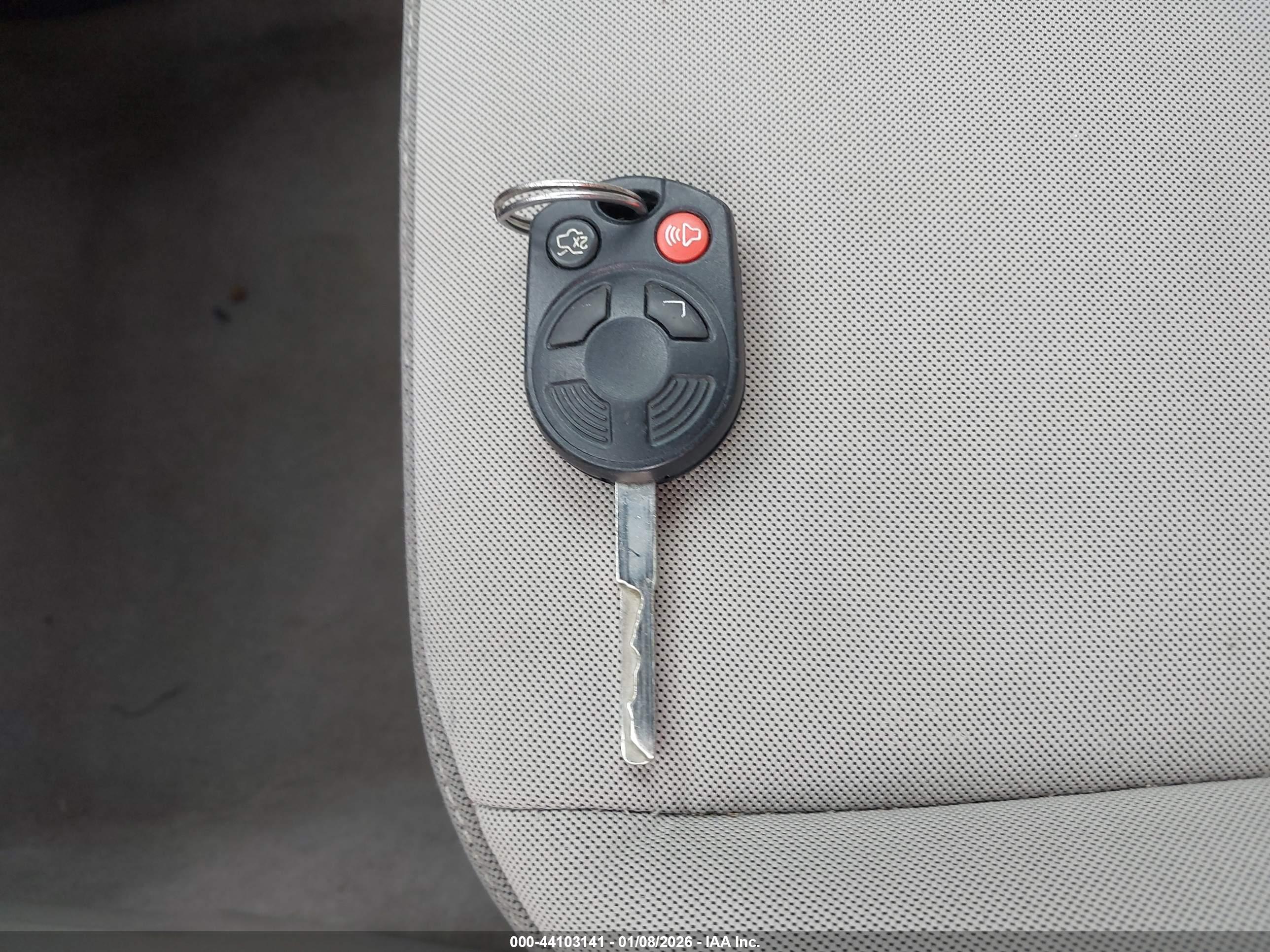 FORD C-MAX image 11
