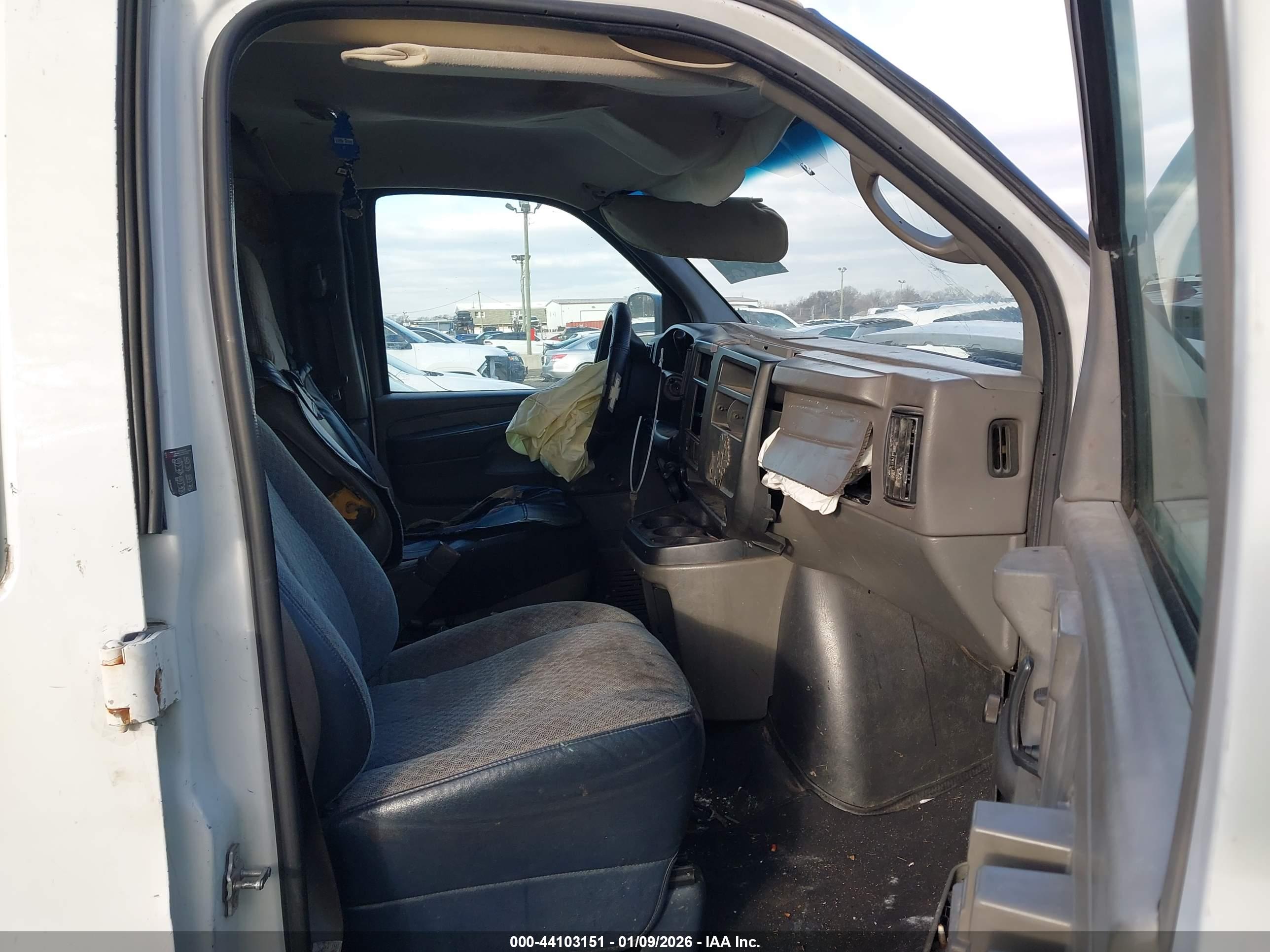 CHEVROLET EXPRESS image 5