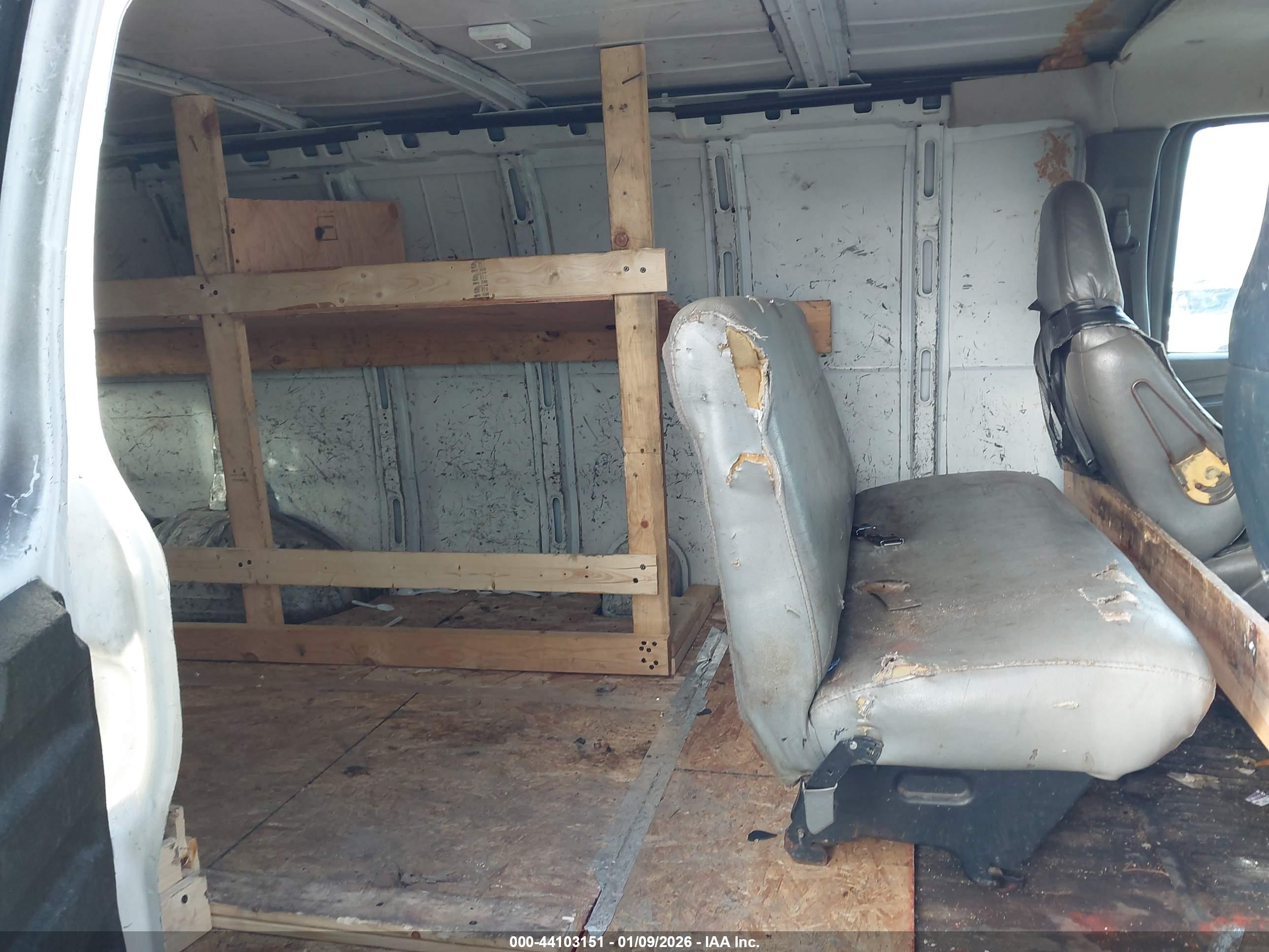 CHEVROLET EXPRESS image 8