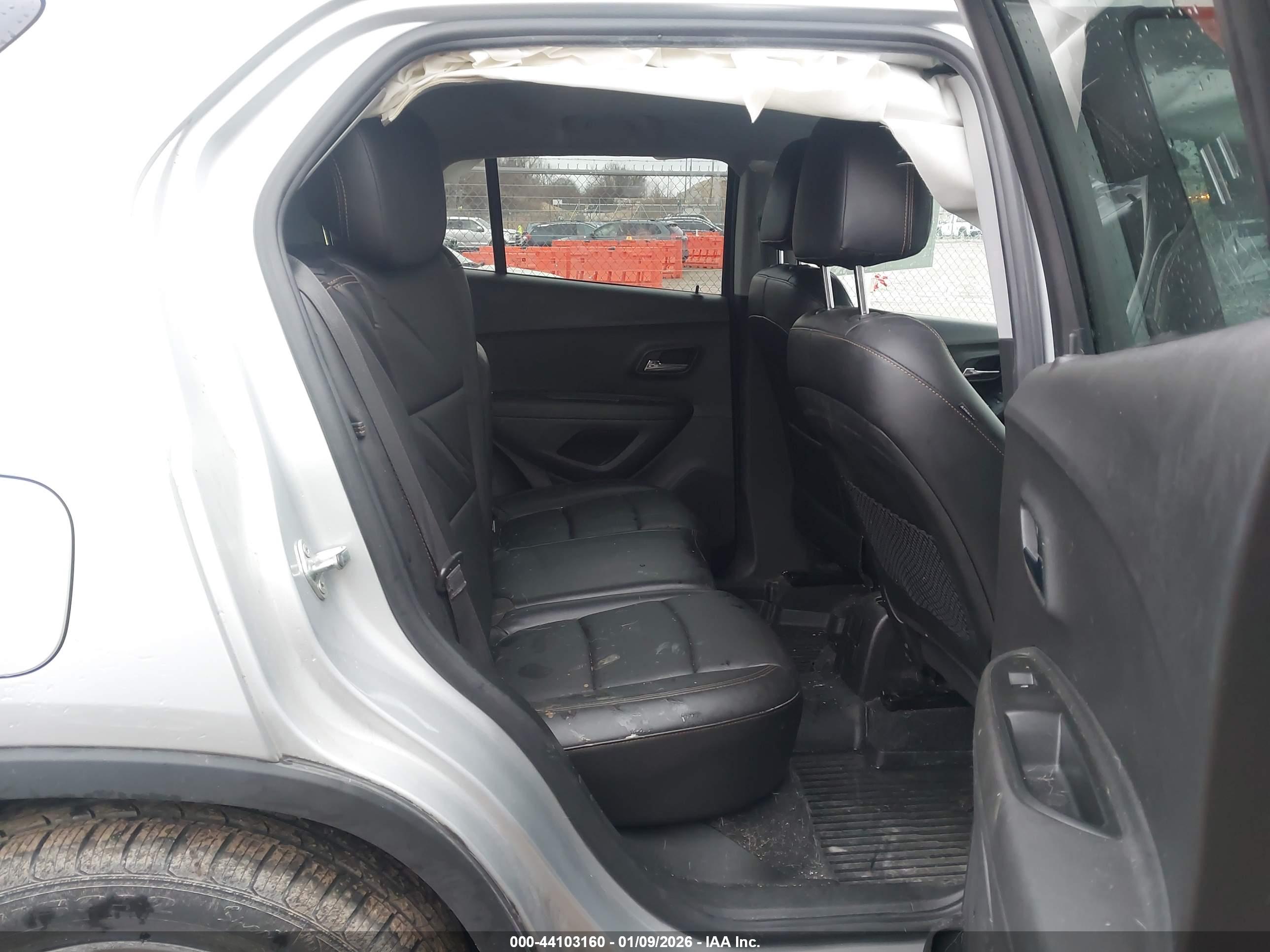 CHEVROLET TRAX image 8