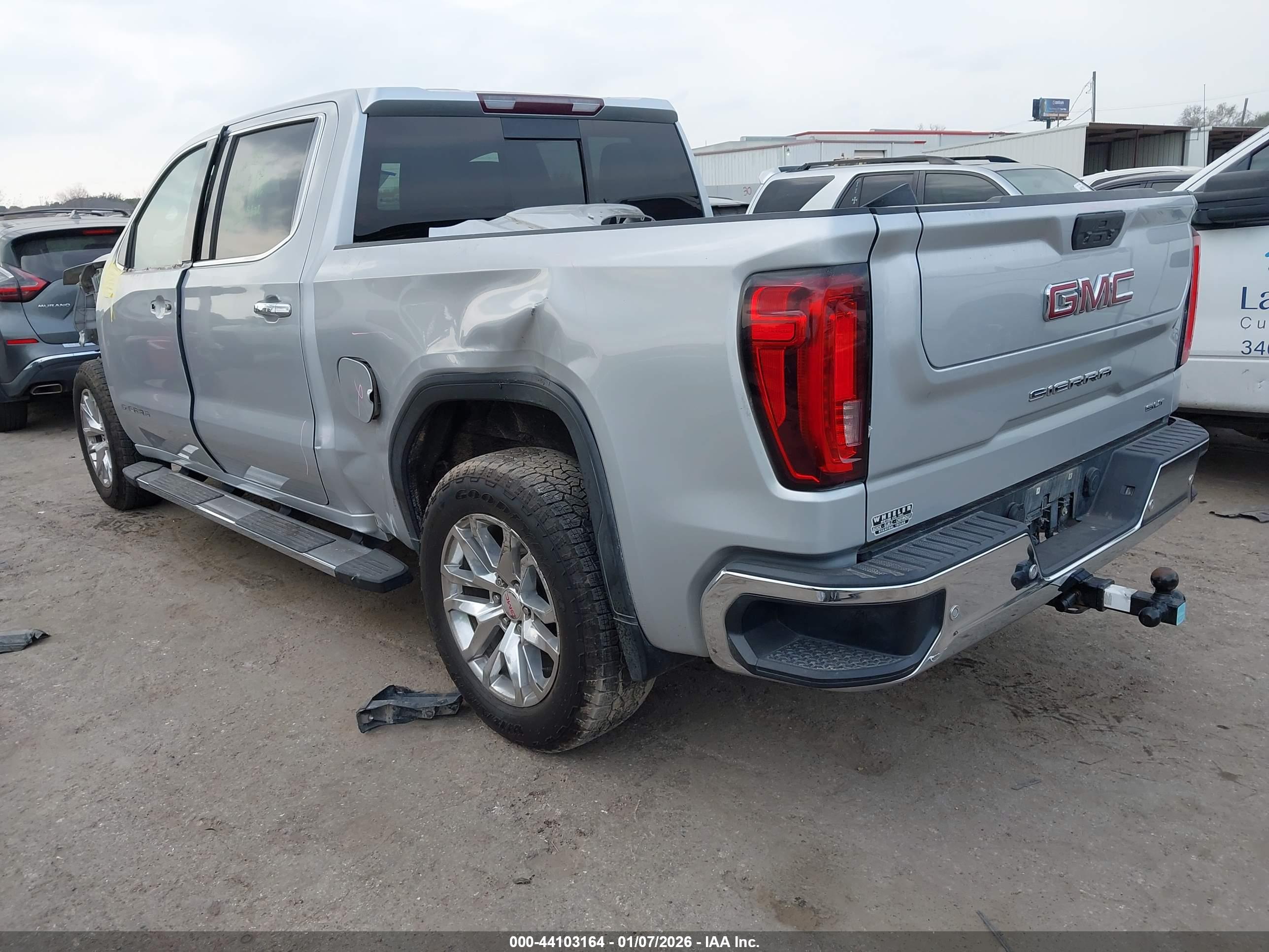 GMC SIERRA image 3