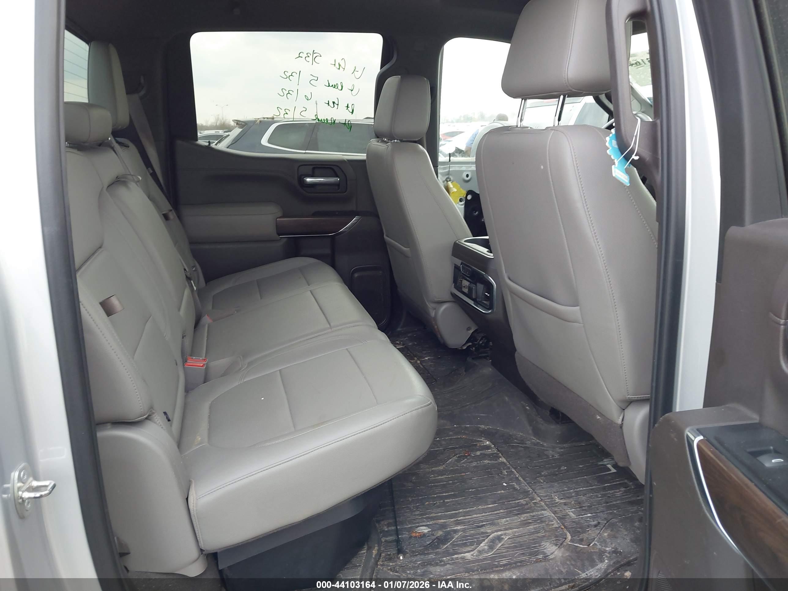 GMC SIERRA image 8