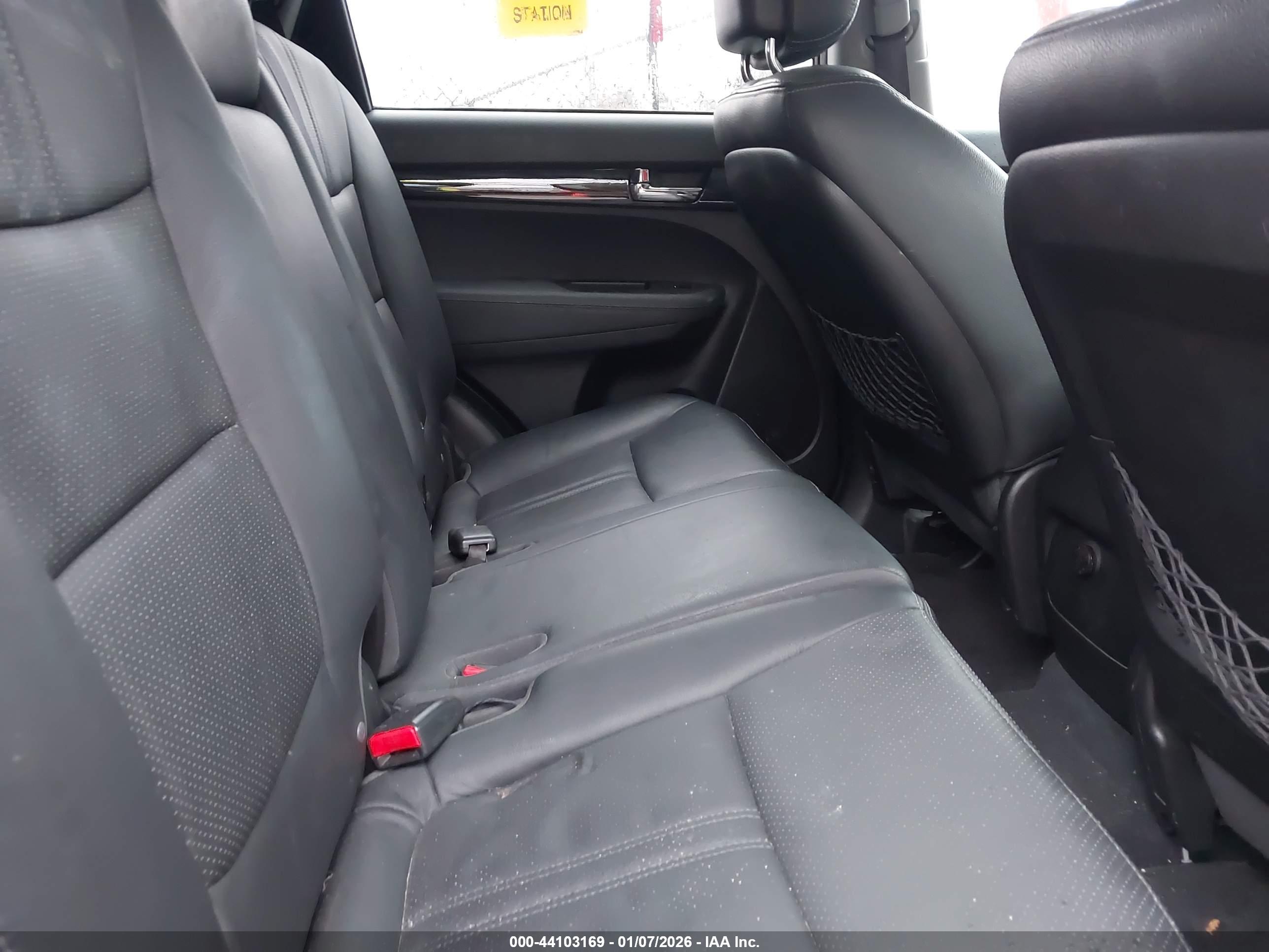 KIA SORENTO image 8